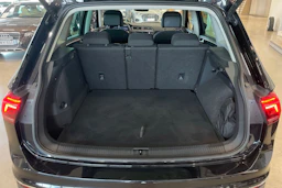 musta Volkswagen Tiguan 2023 kuva 30.
