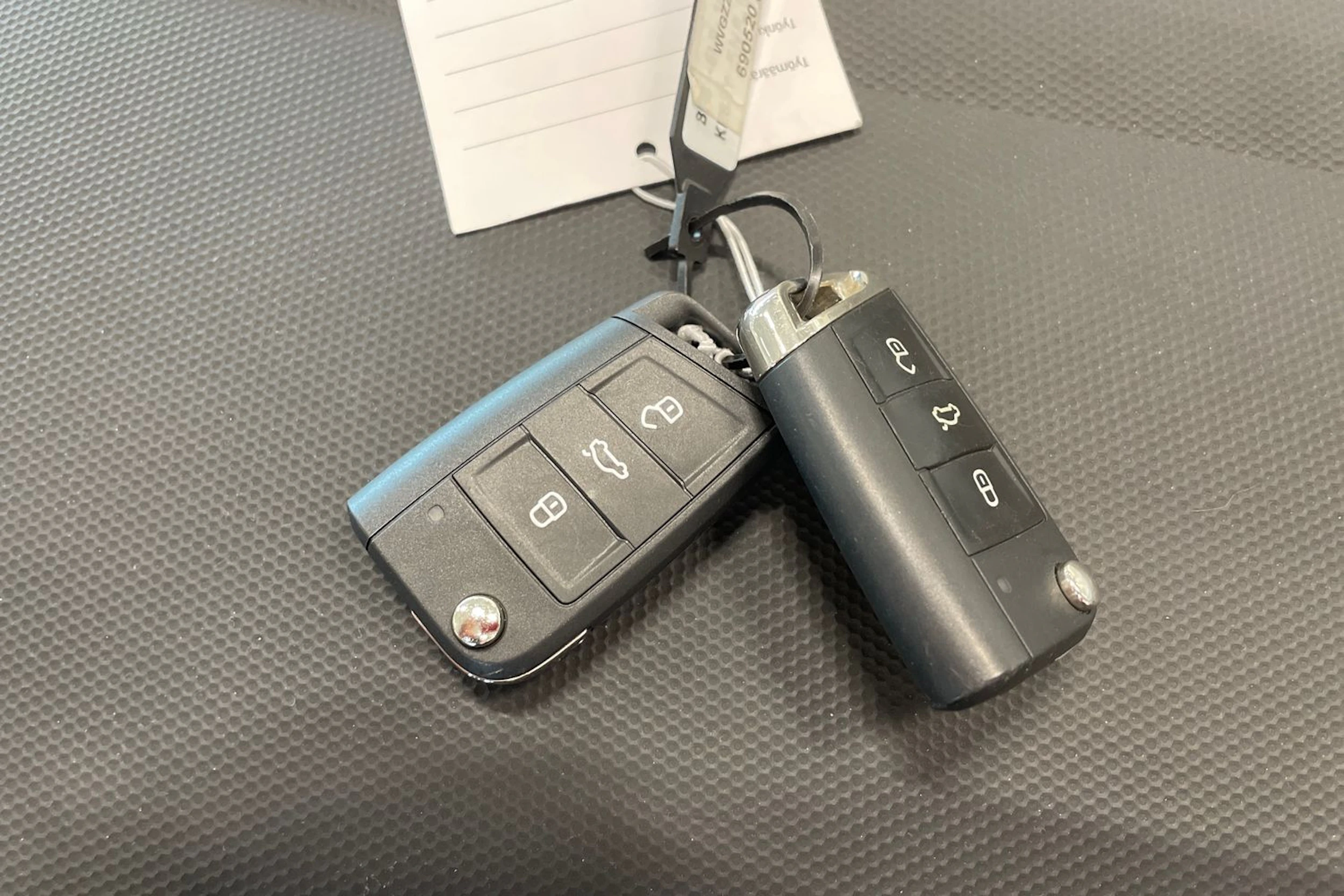 musta Volkswagen Tiguan 2023 kuva 35.