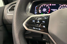 musta Volkswagen Tiguan 2023 kuva 20.