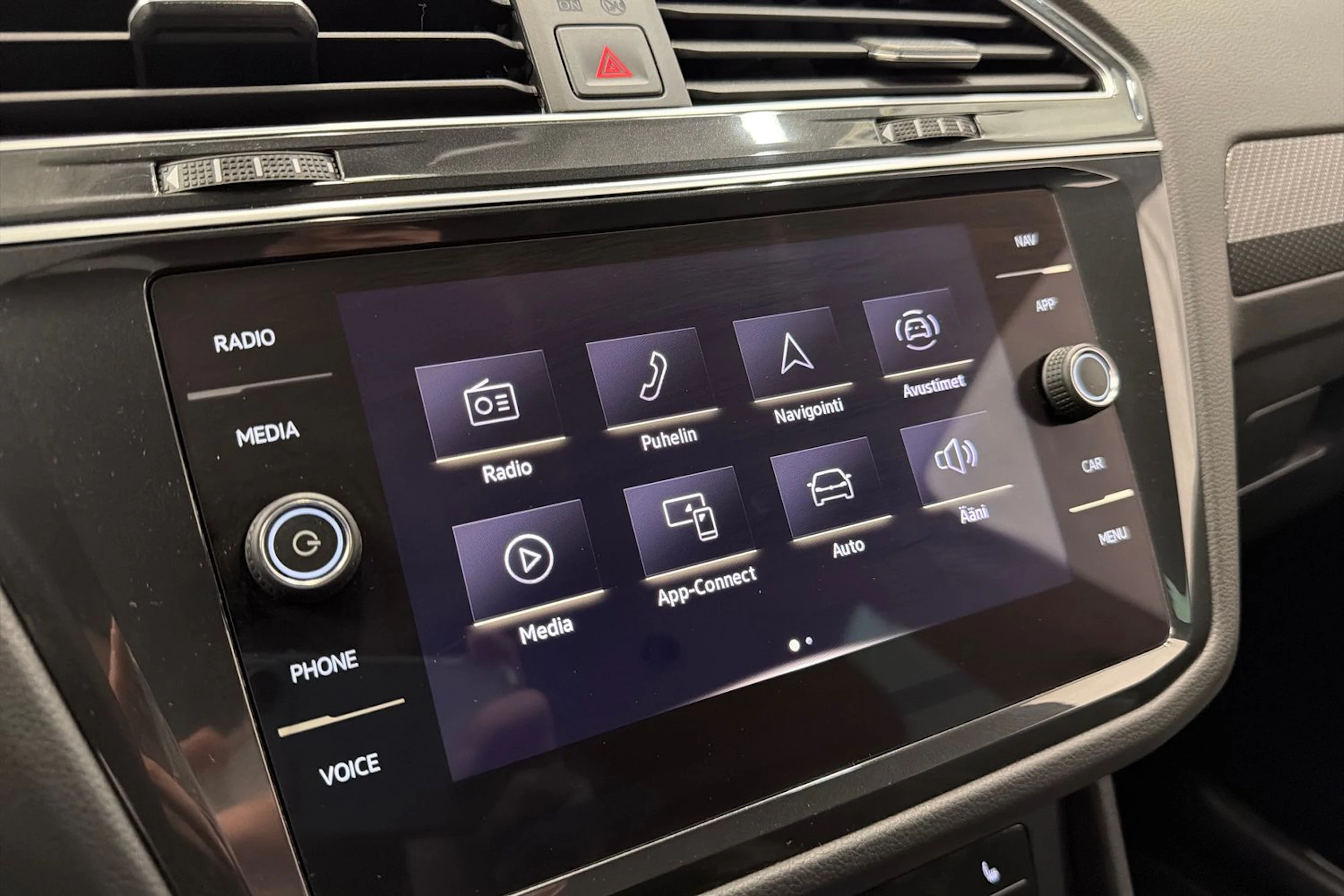 musta Volkswagen Tiguan 2023 kuva 22.