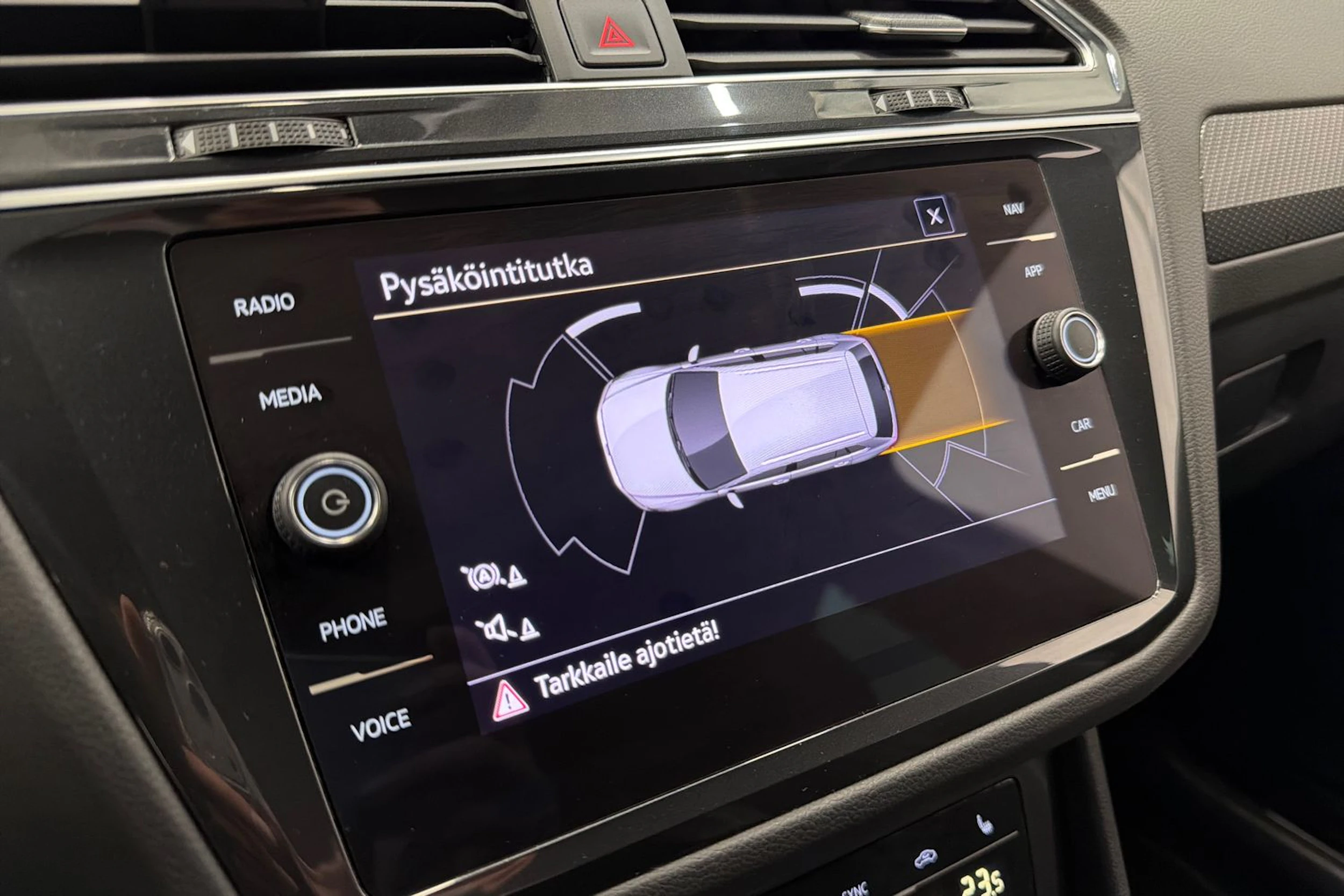 musta Volkswagen Tiguan 2023 kuva 26.