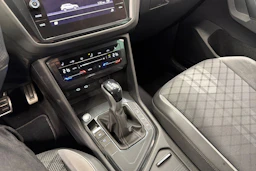 musta Volkswagen Tiguan 2023 kuva 27.