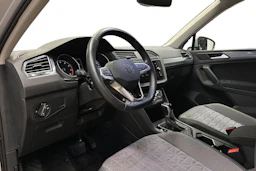 harmaa Volkswagen Tiguan 2023 kuva 8.