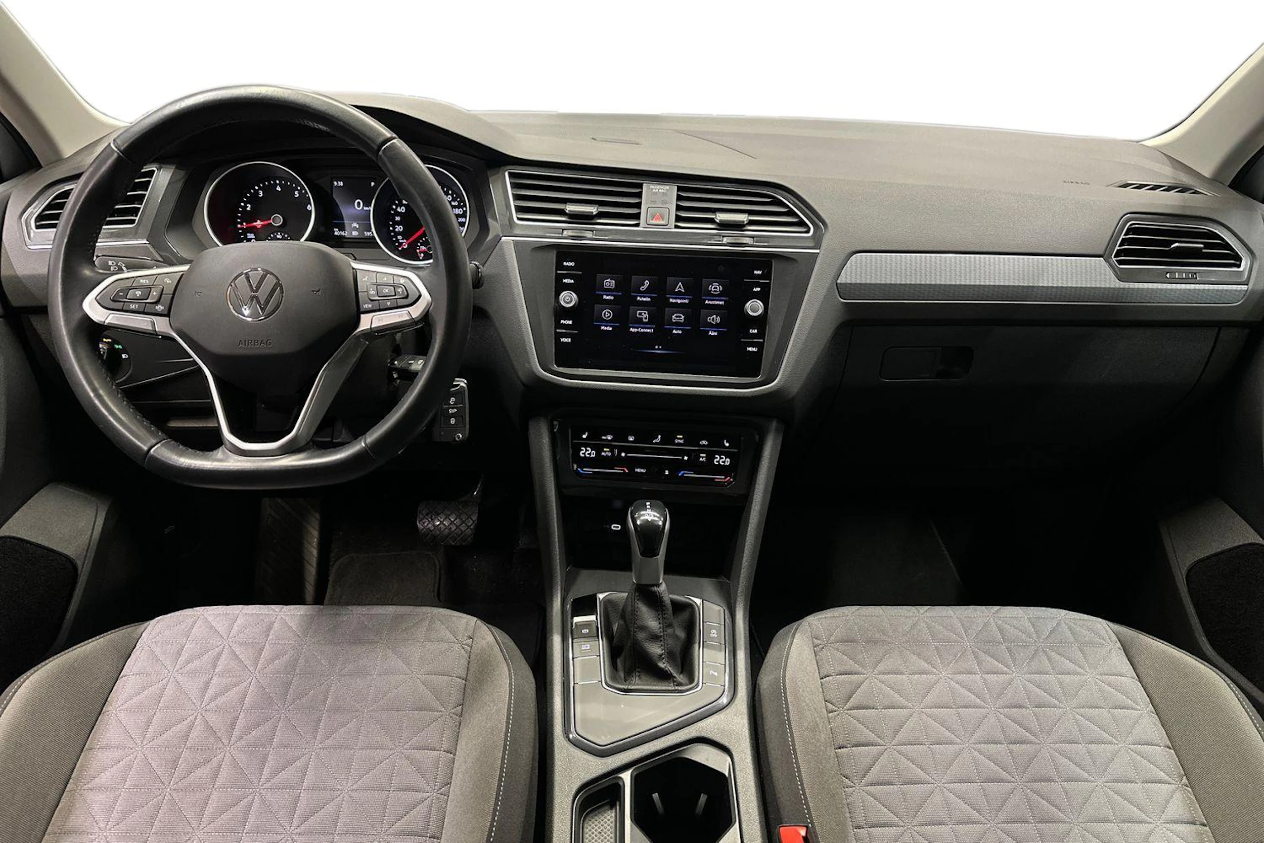harmaa Volkswagen Tiguan 2023 kuva 9.