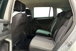 harmaa Volkswagen Tiguan 2023 kuva 11.