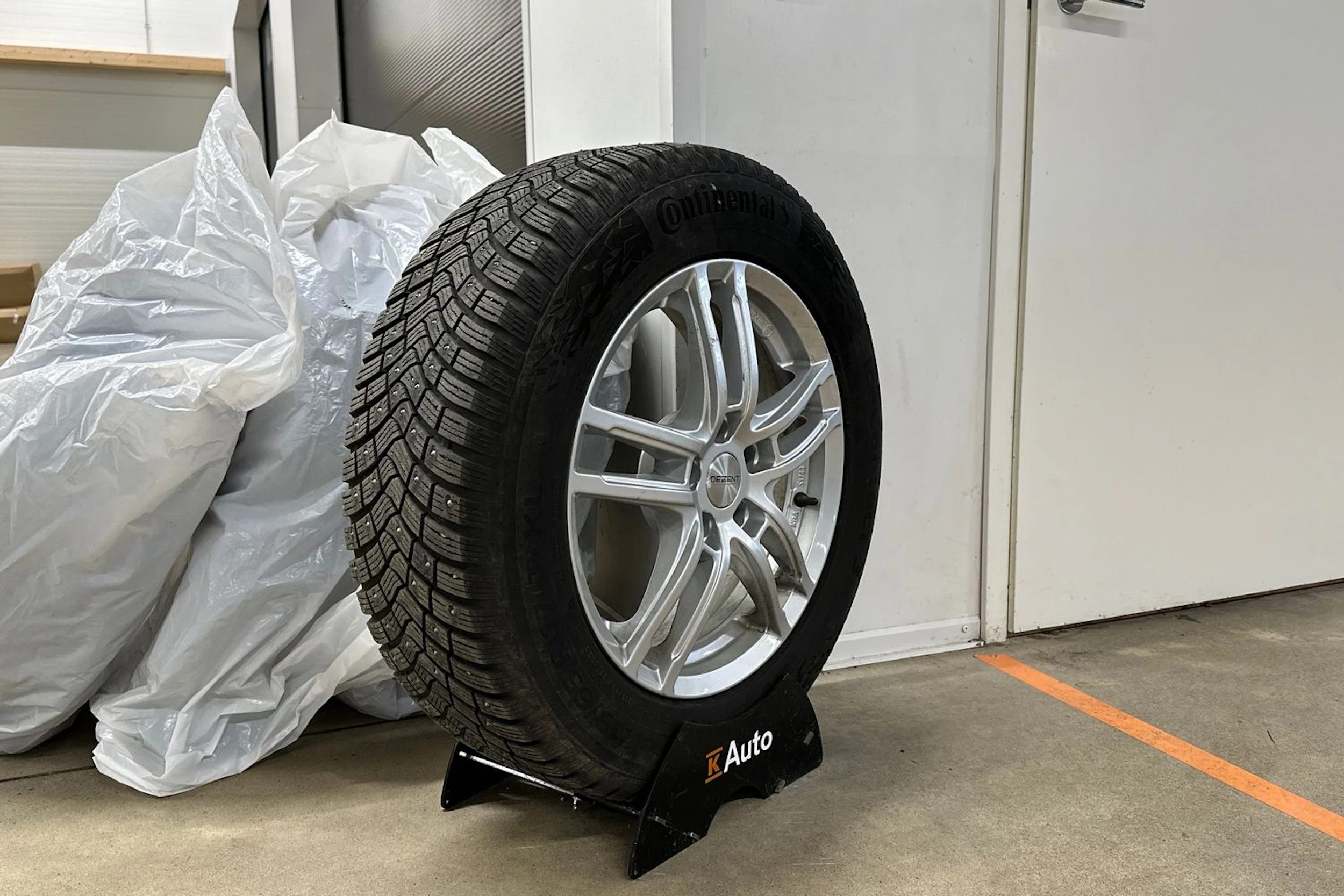 harmaa Volkswagen Tiguan 2023 kuva 13.