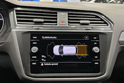 harmaa Volkswagen Tiguan 2023 kuva 16.
