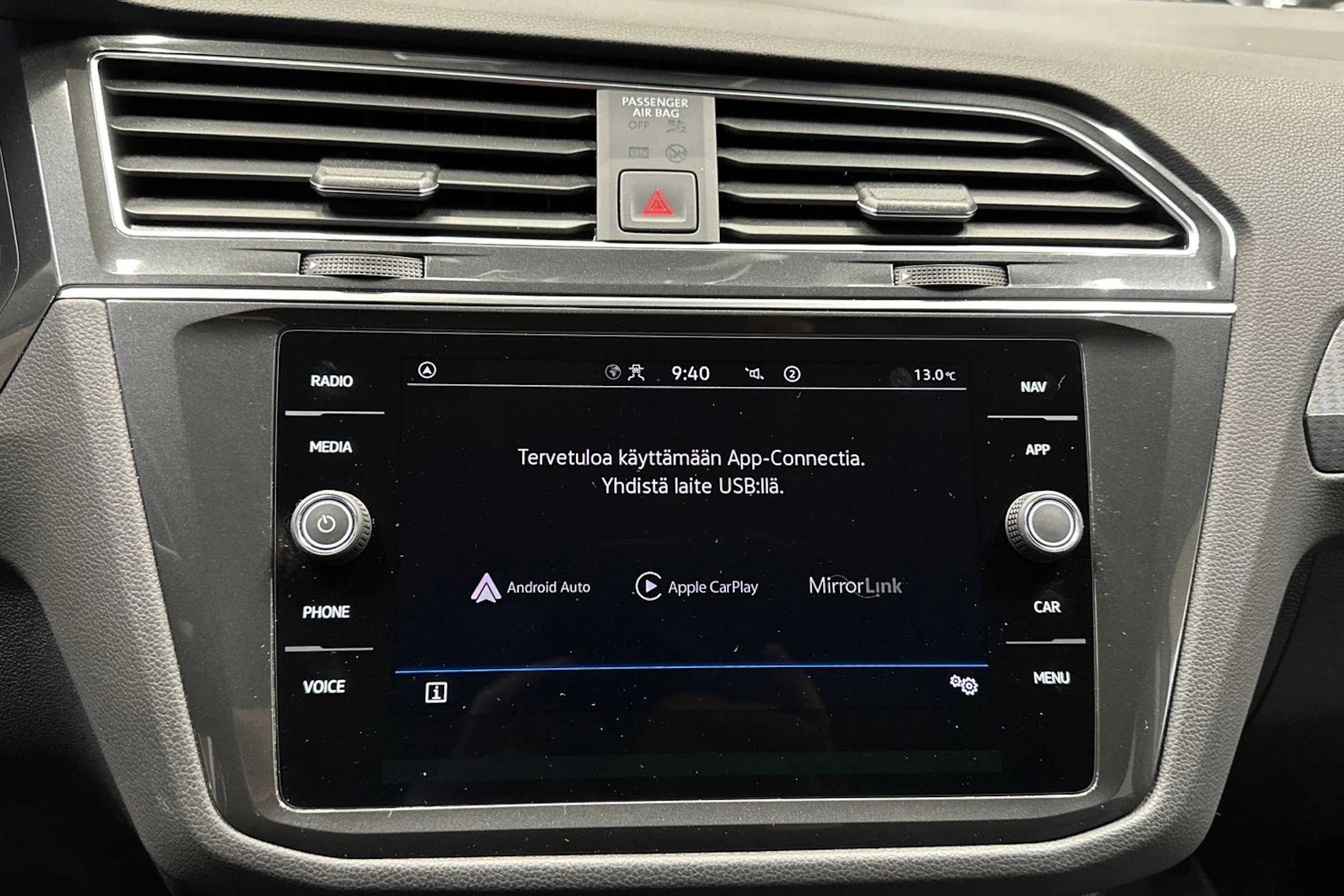 harmaa Volkswagen Tiguan 2023 kuva 18.