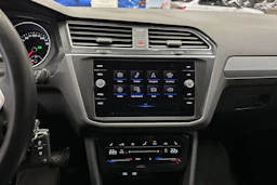 harmaa Volkswagen Tiguan 2023 kuva 20.