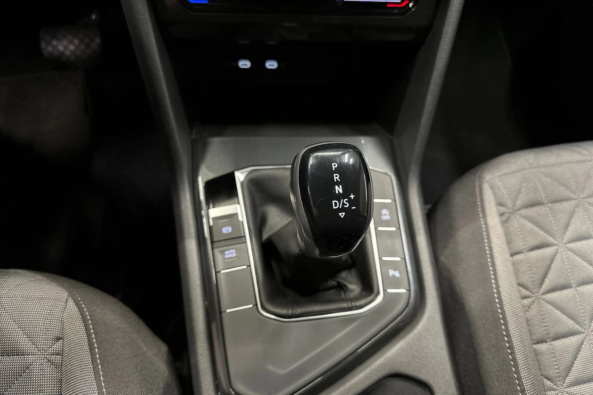 harmaa Volkswagen Tiguan 2023 kuva 21.