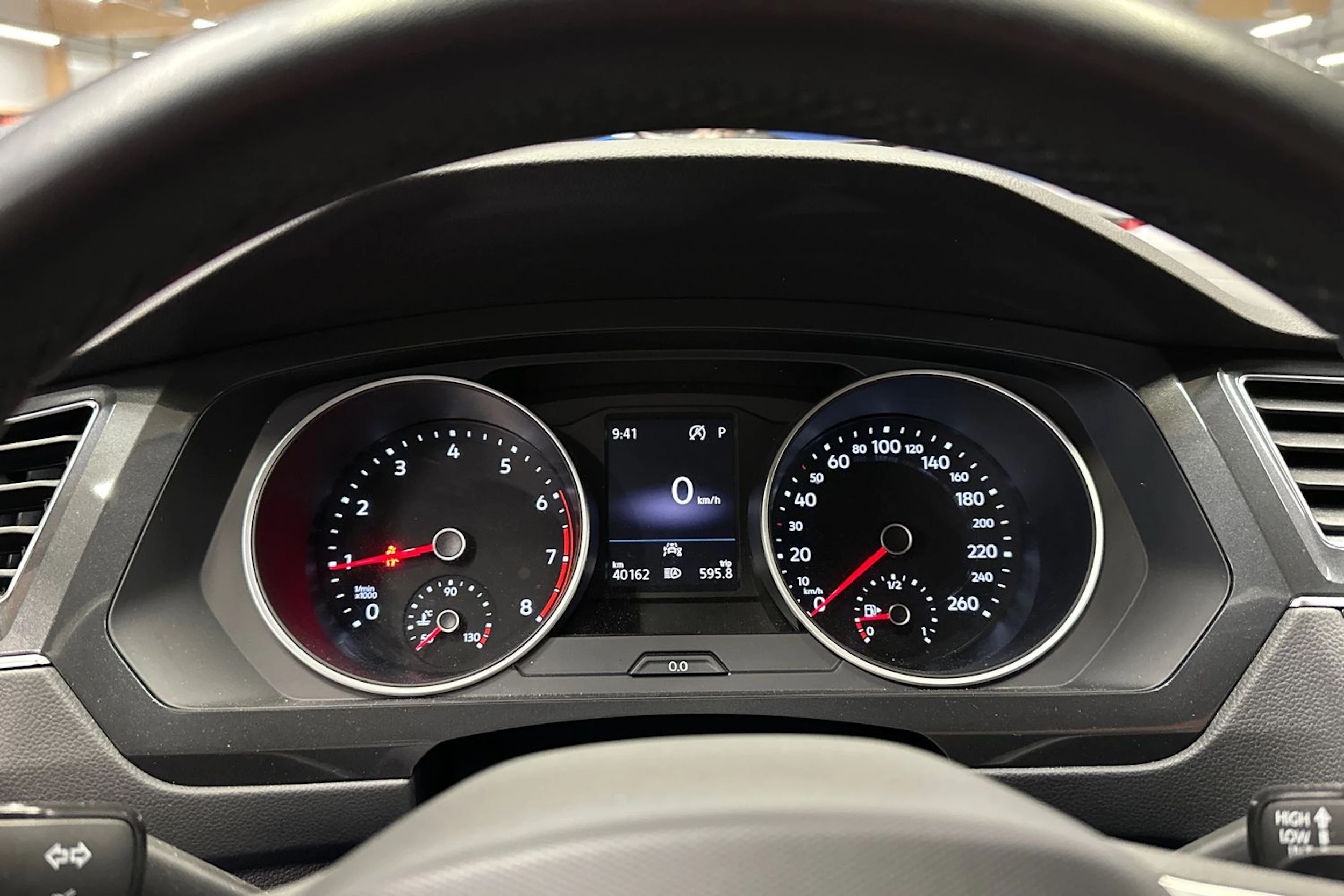 harmaa Volkswagen Tiguan 2023 kuva 22.