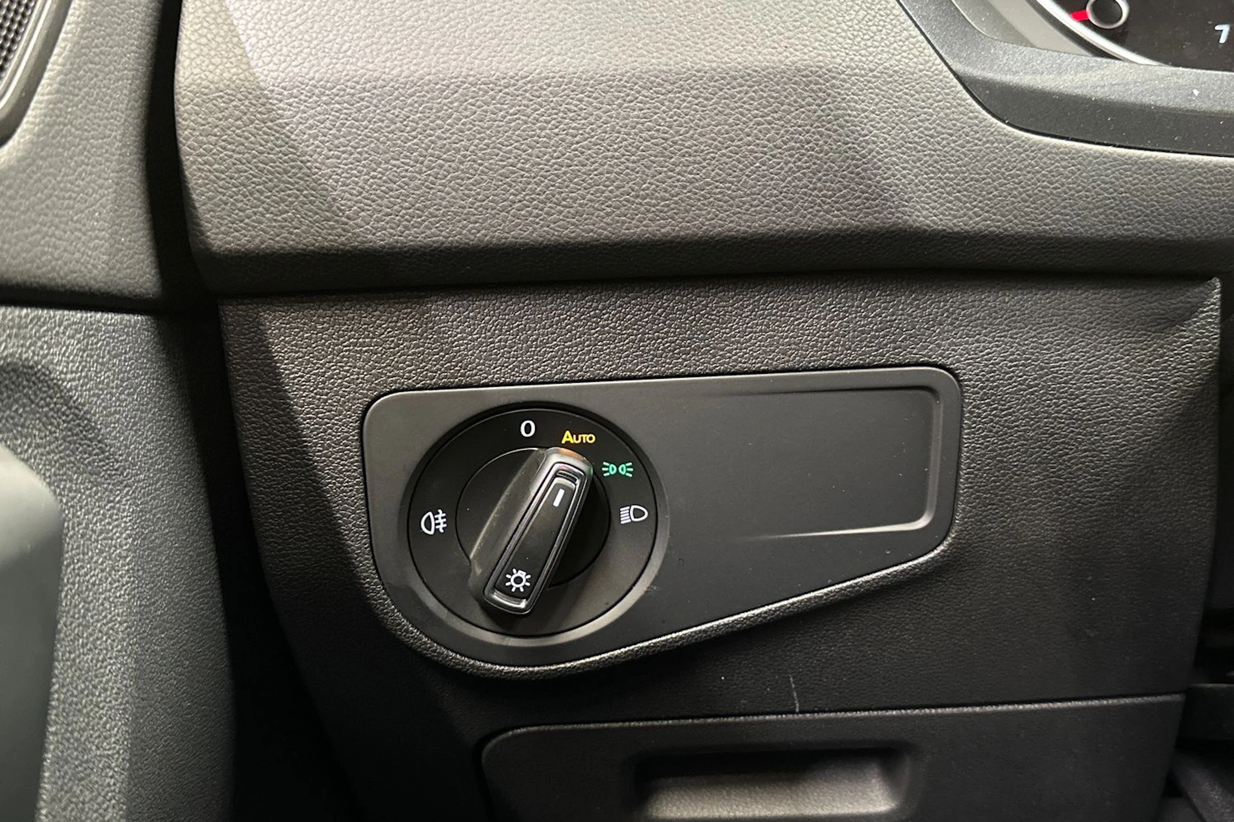 harmaa Volkswagen Tiguan 2023 kuva 25.