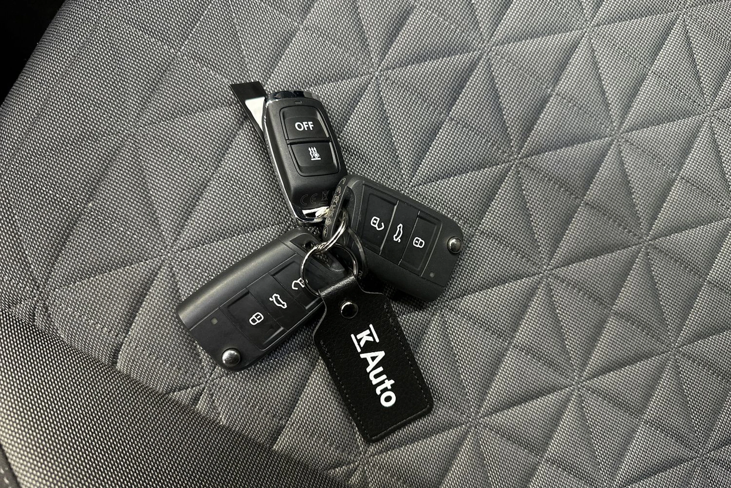 harmaa Volkswagen Tiguan 2023 kuva 26.