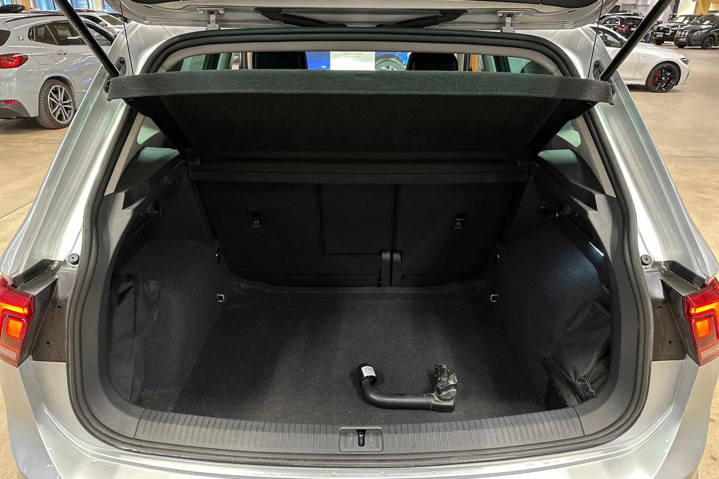 harmaa Volkswagen Tiguan 2023 kuva 27.