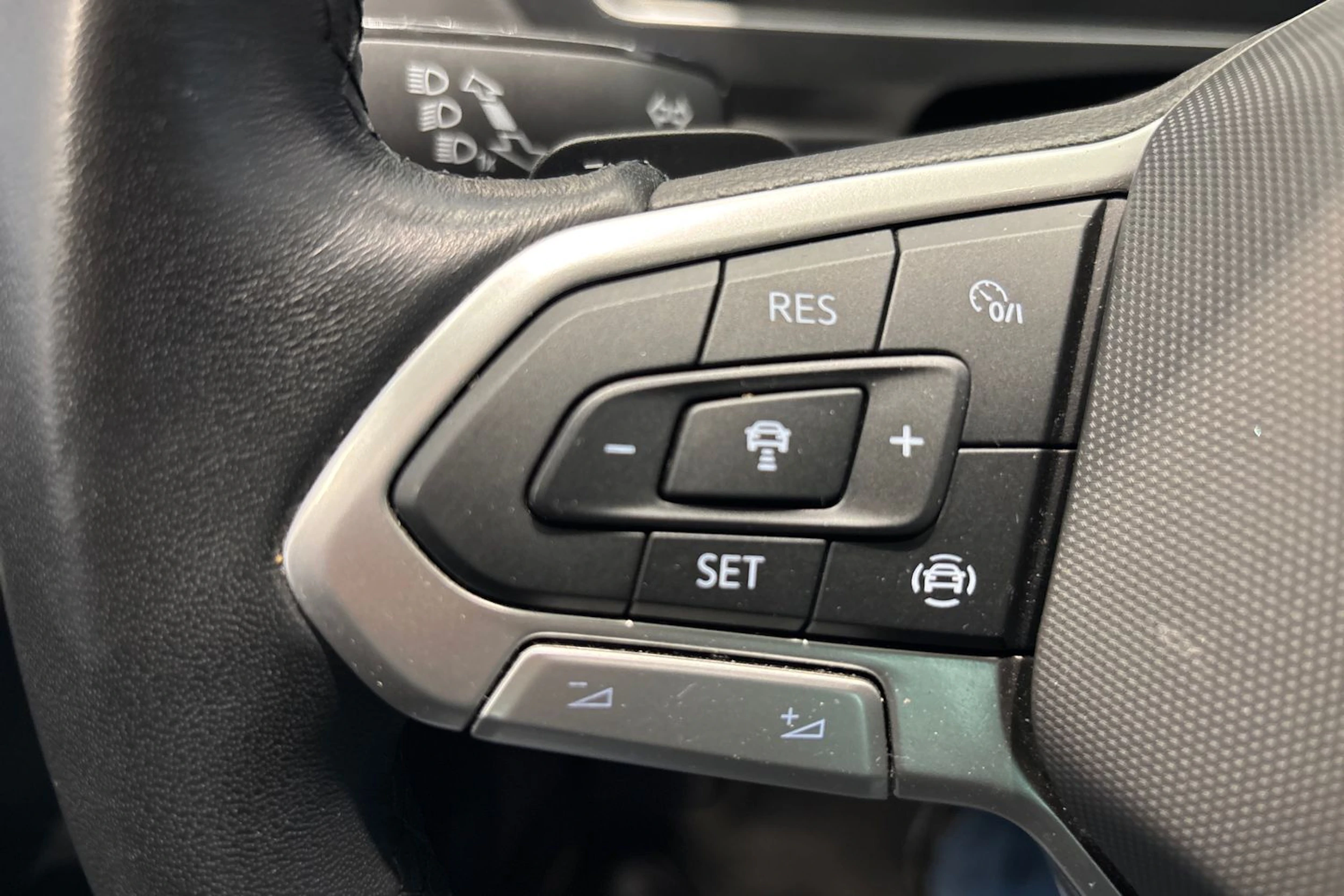 musta Volkswagen Tiguan 2023 kuva 18.