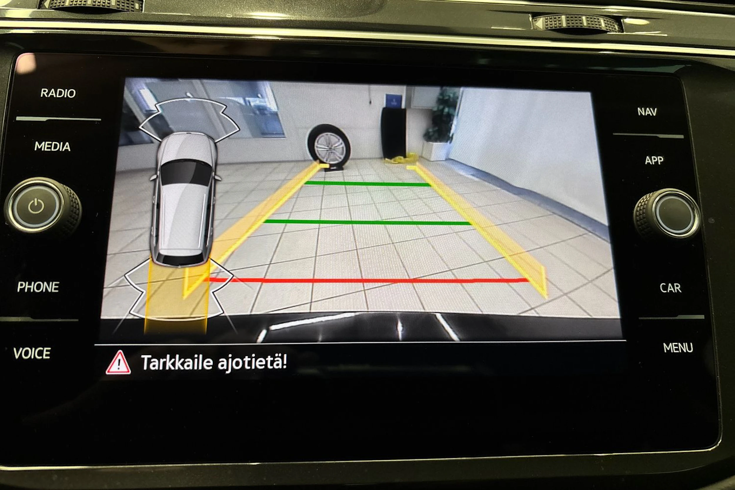 musta Volkswagen Tiguan 2023 kuva 20.