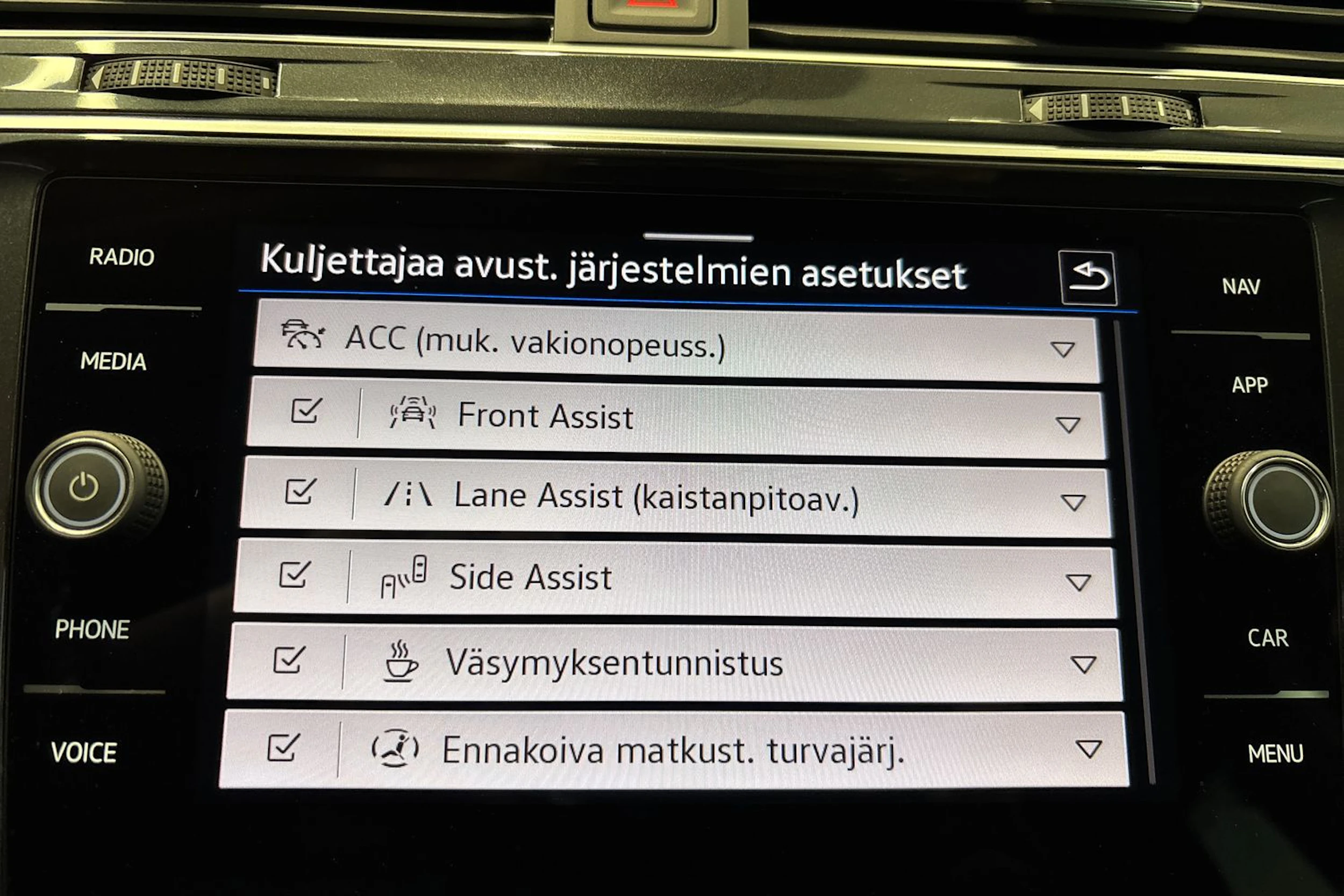 musta Volkswagen Tiguan 2023 kuva 25.