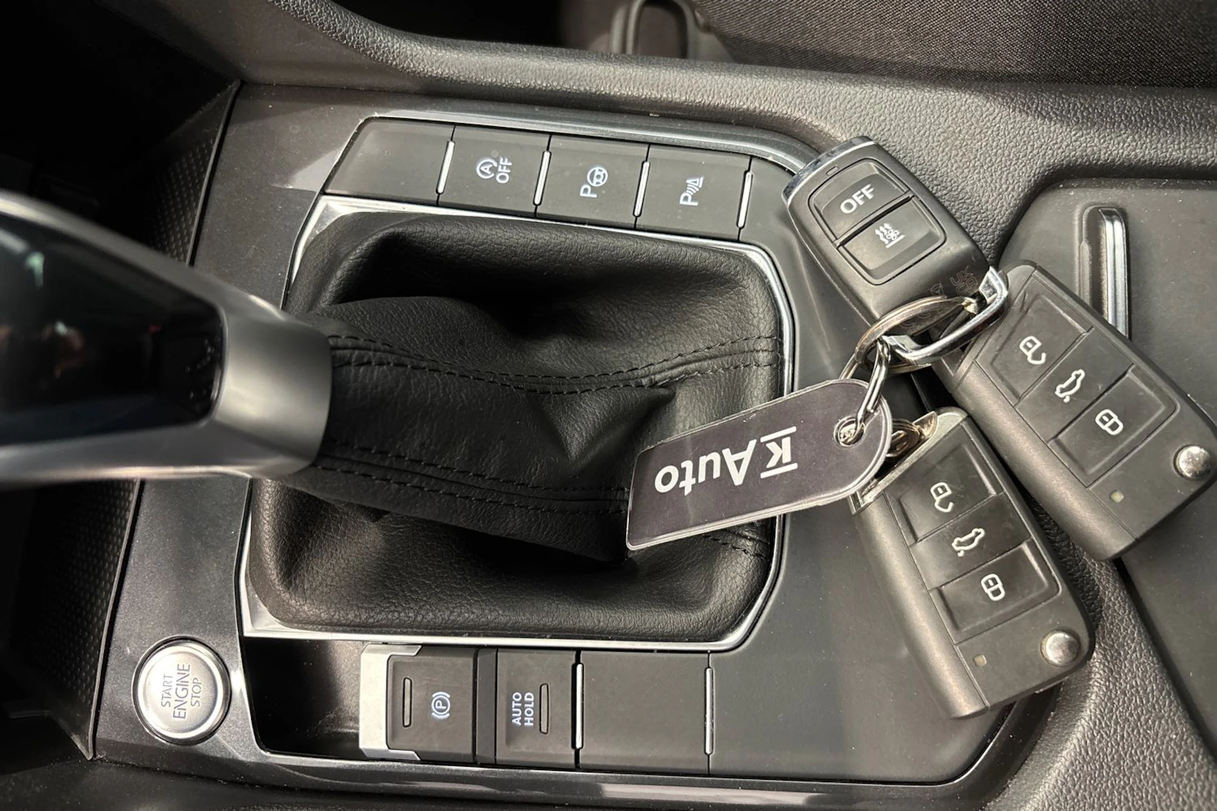 musta Volkswagen Tiguan 2023 kuva 28.