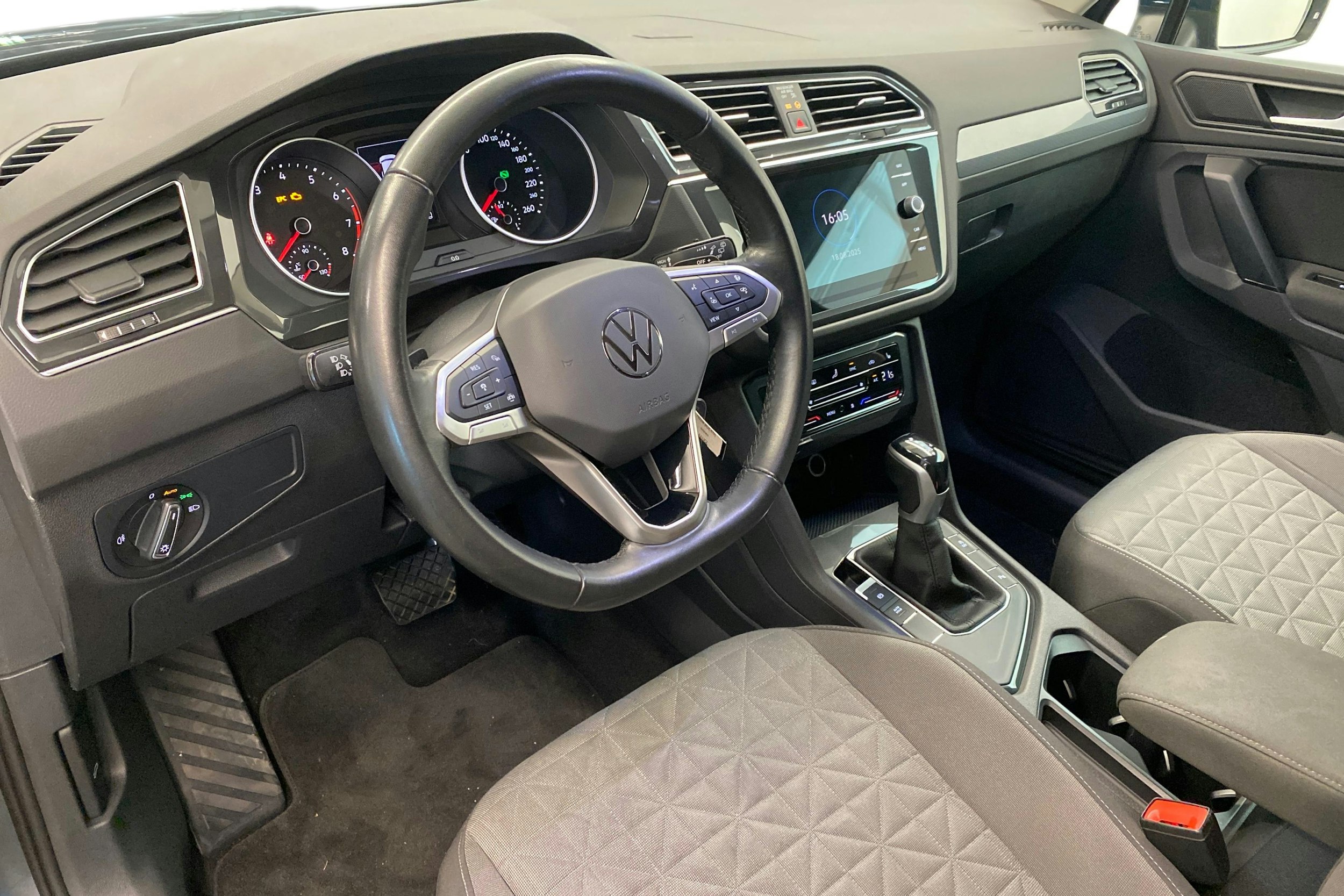 met. sininen Volkswagen Tiguan 2023 kuva 7.