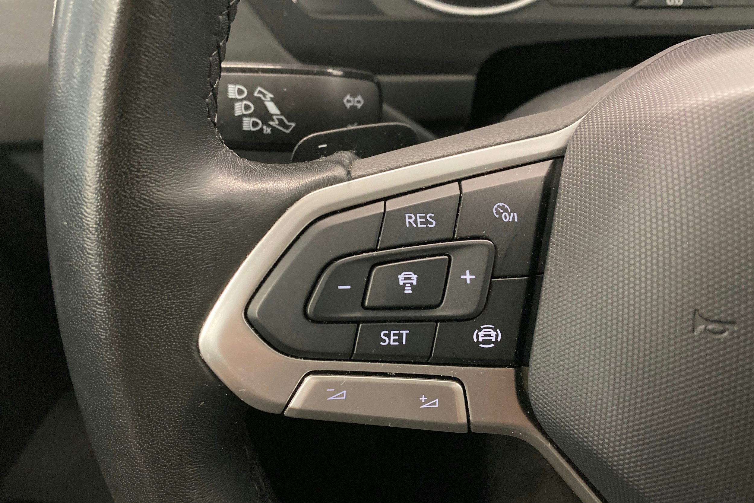 met. sininen Volkswagen Tiguan 2023 kuva 17.