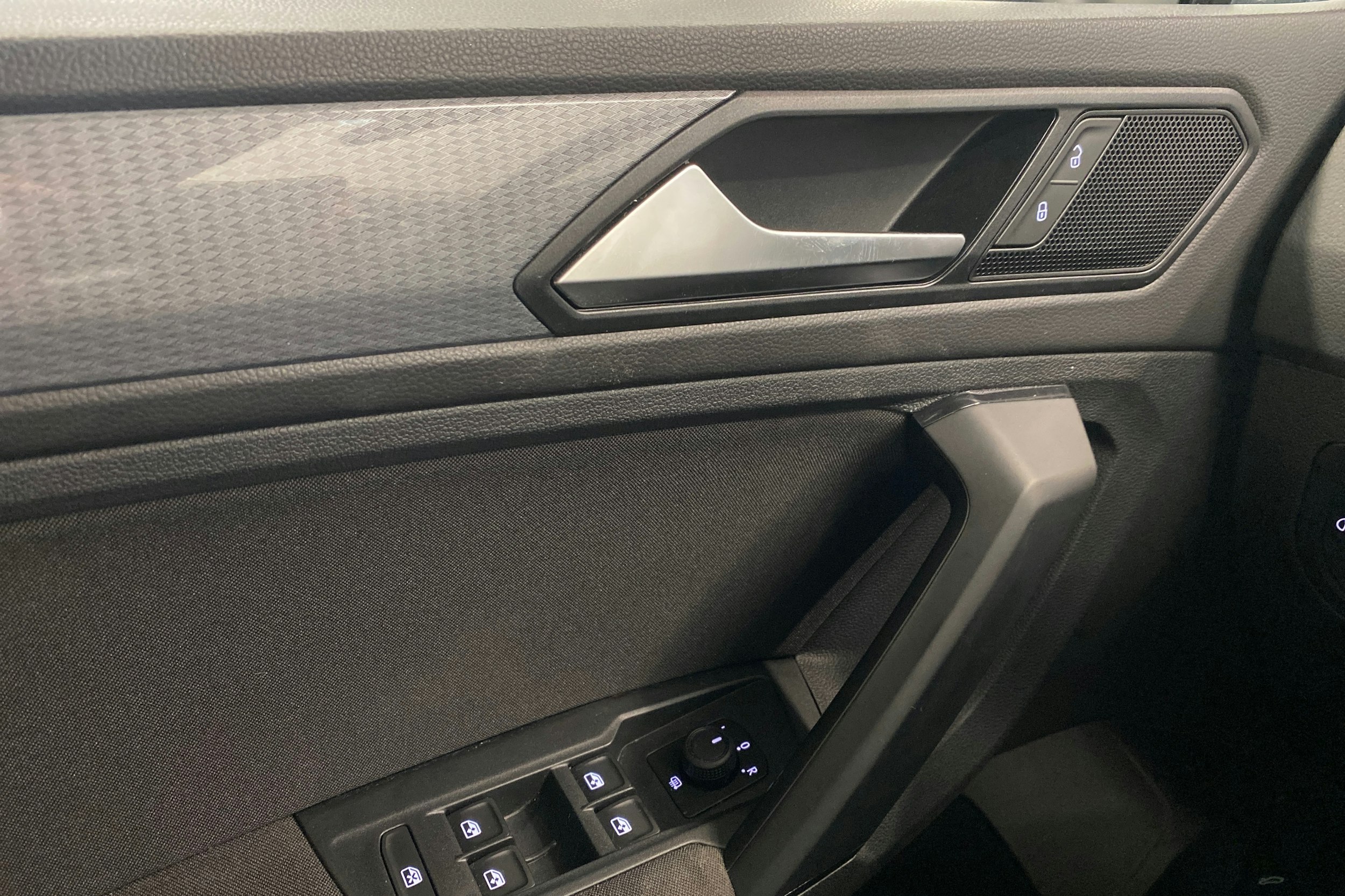 met. sininen Volkswagen Tiguan 2023 kuva 19.