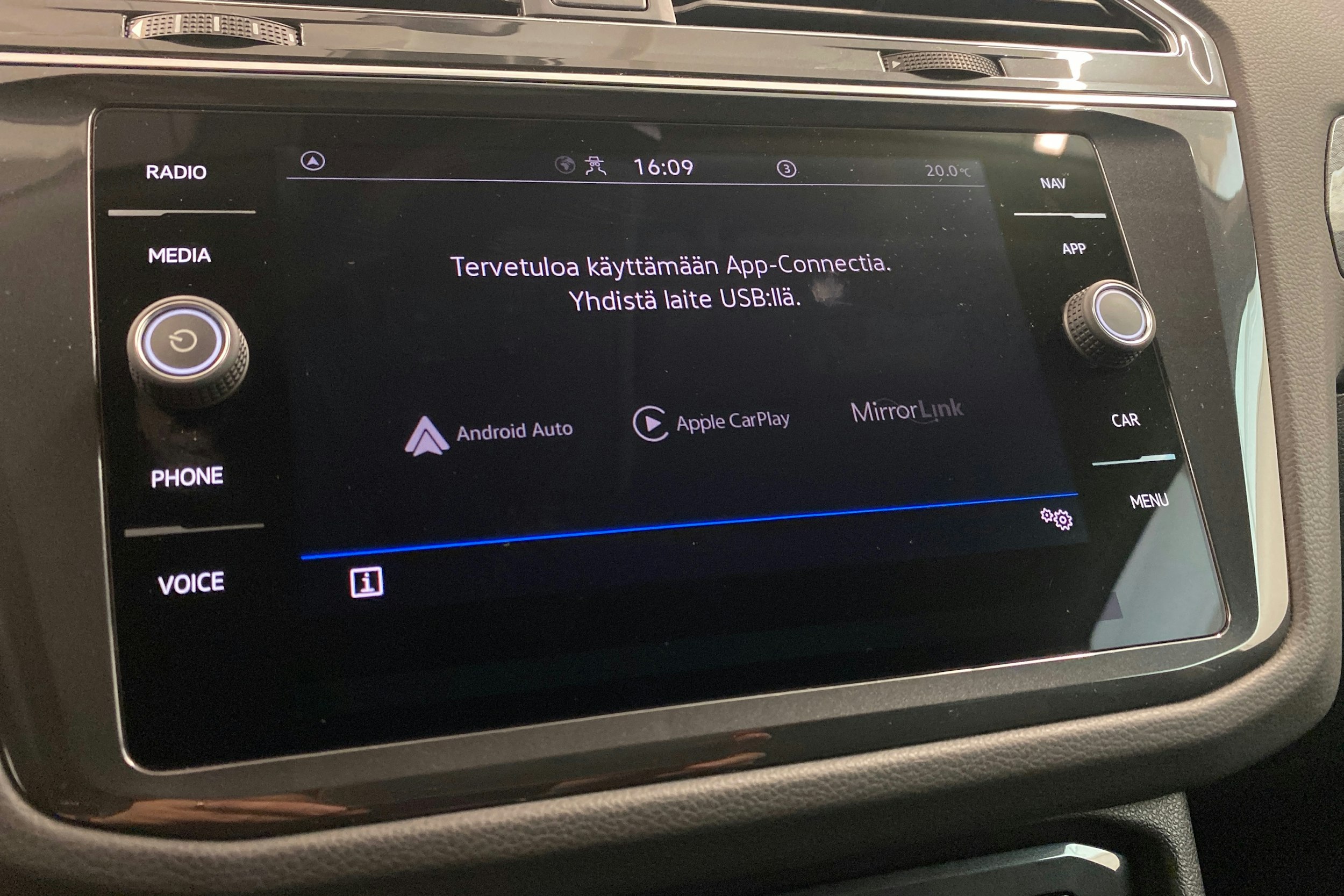 met. sininen Volkswagen Tiguan 2023 kuva 23.