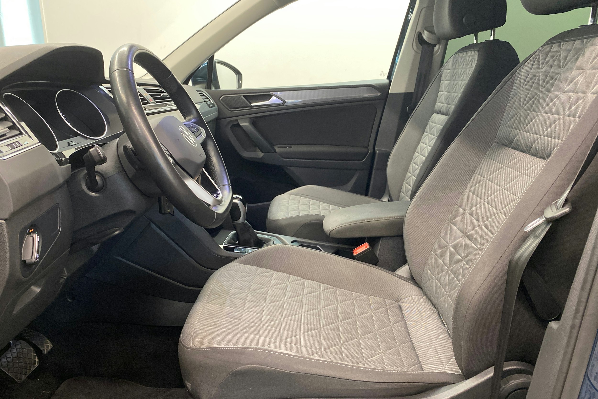 met. sininen Volkswagen Tiguan 2023 kuva 31.