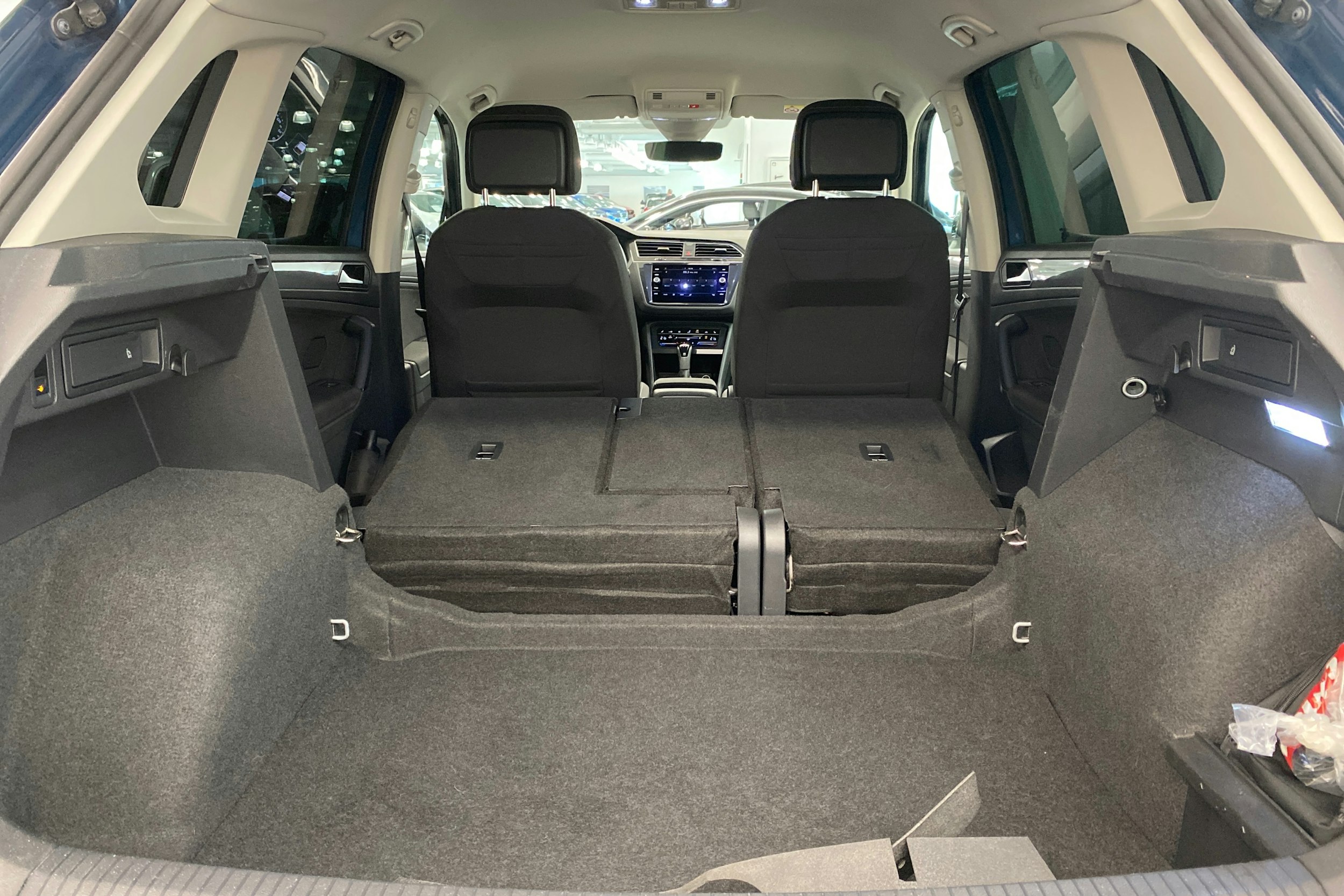 met. sininen Volkswagen Tiguan 2023 kuva 38.