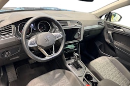 Musta Volkswagen Tiguan 2023 kuva 7.