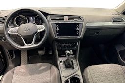 Musta Volkswagen Tiguan 2023 kuva 9.