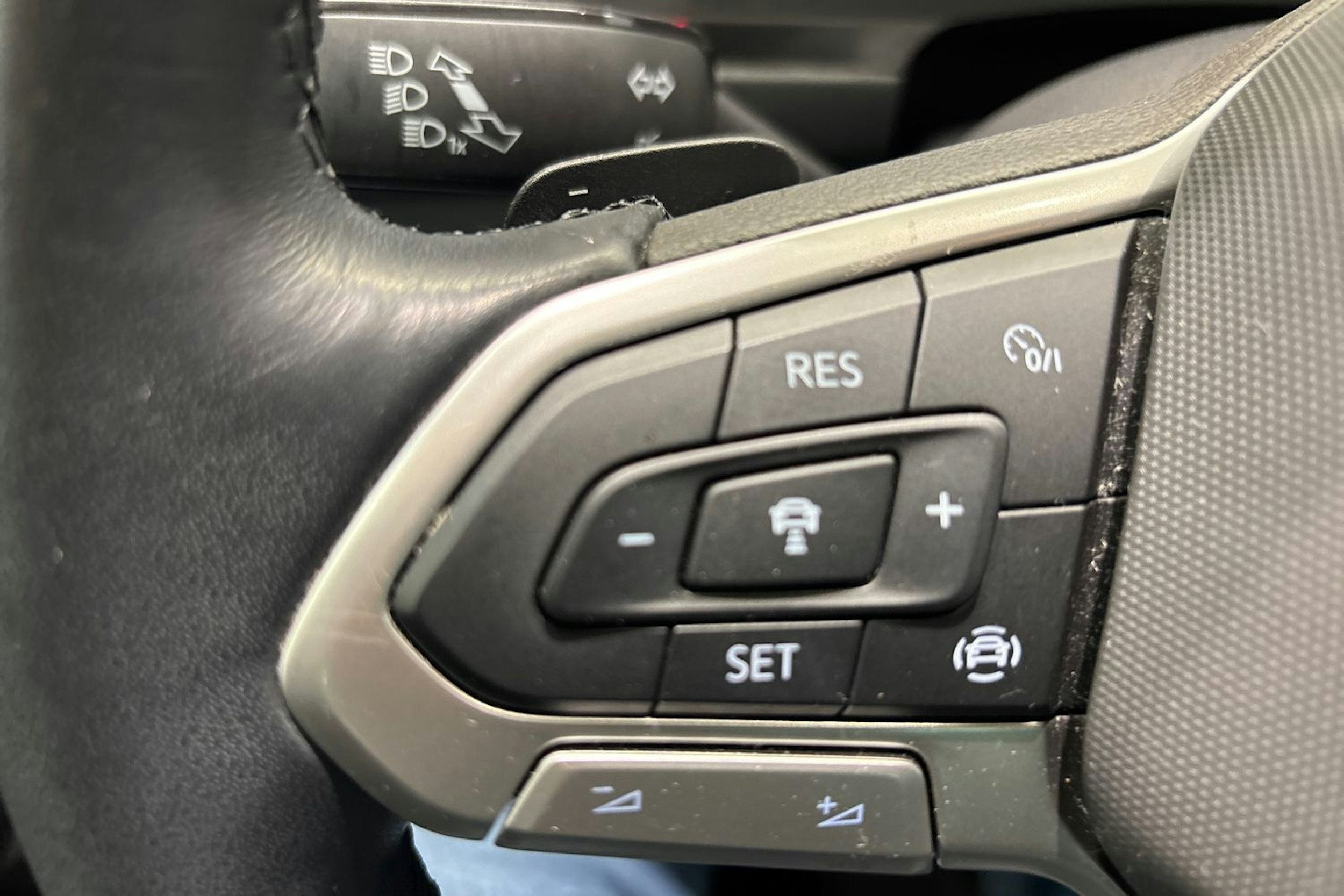 Musta Volkswagen Tiguan 2023 kuva 20.