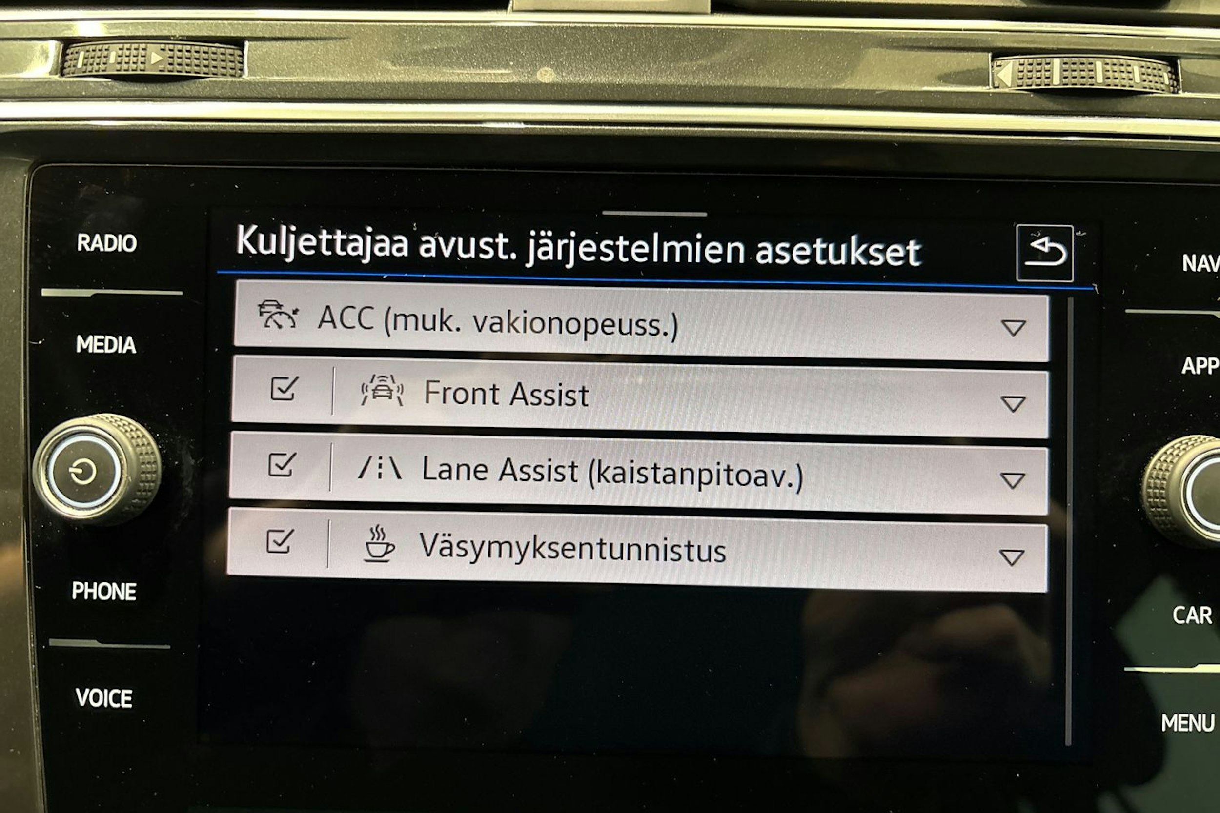 Musta Volkswagen Tiguan 2023 kuva 26.