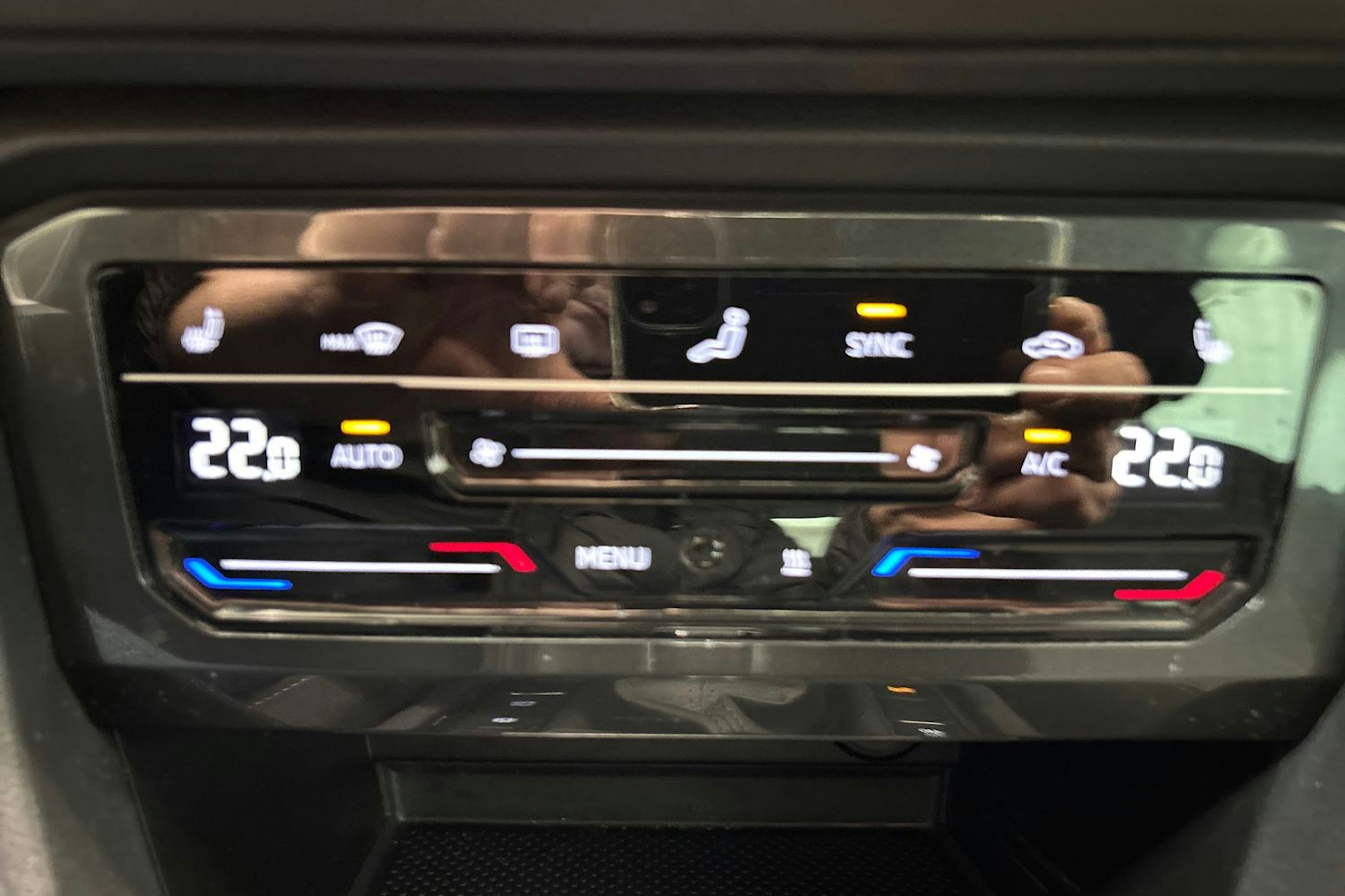 Musta Volkswagen Tiguan 2023 kuva 28.