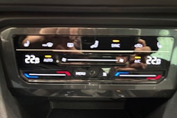 Musta Volkswagen Tiguan 2023 kuva 28.