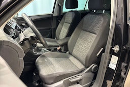 Musta Volkswagen Tiguan 2023 kuva 32.