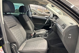 Musta Volkswagen Tiguan 2023 kuva 33.