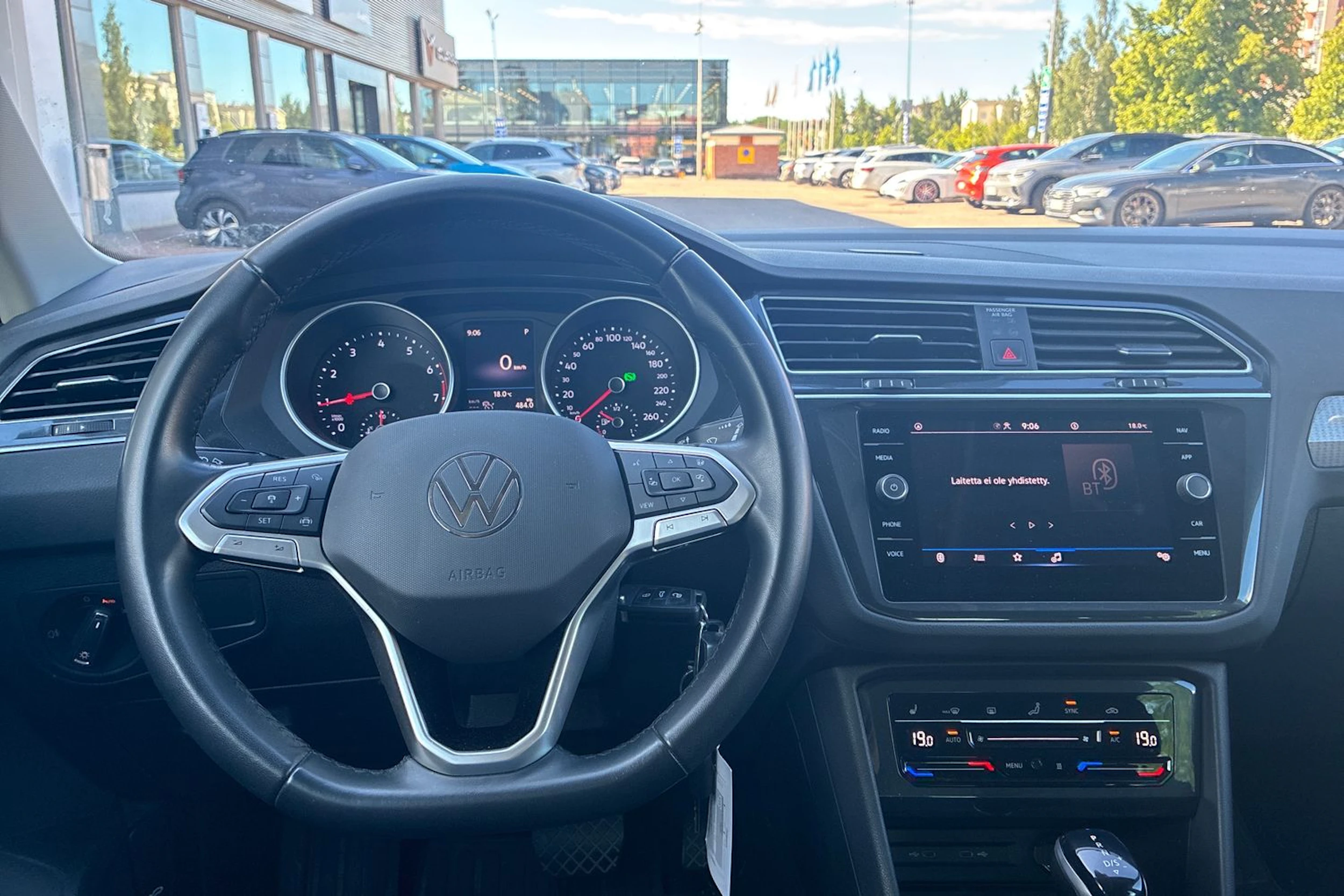 harmaa Volkswagen Tiguan 2023 kuva 4.