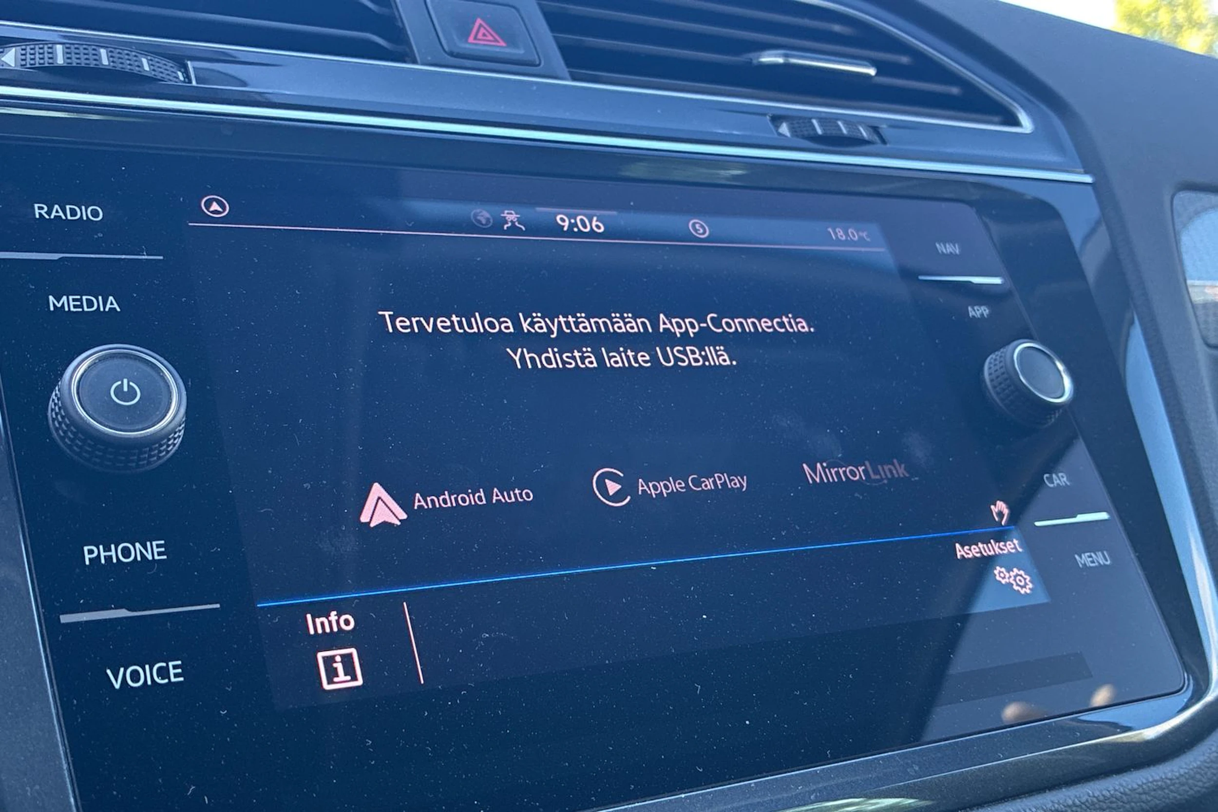 harmaa Volkswagen Tiguan 2023 kuva 6.