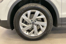 valkoinen Volkswagen Tiguan 2023 kuva 10.