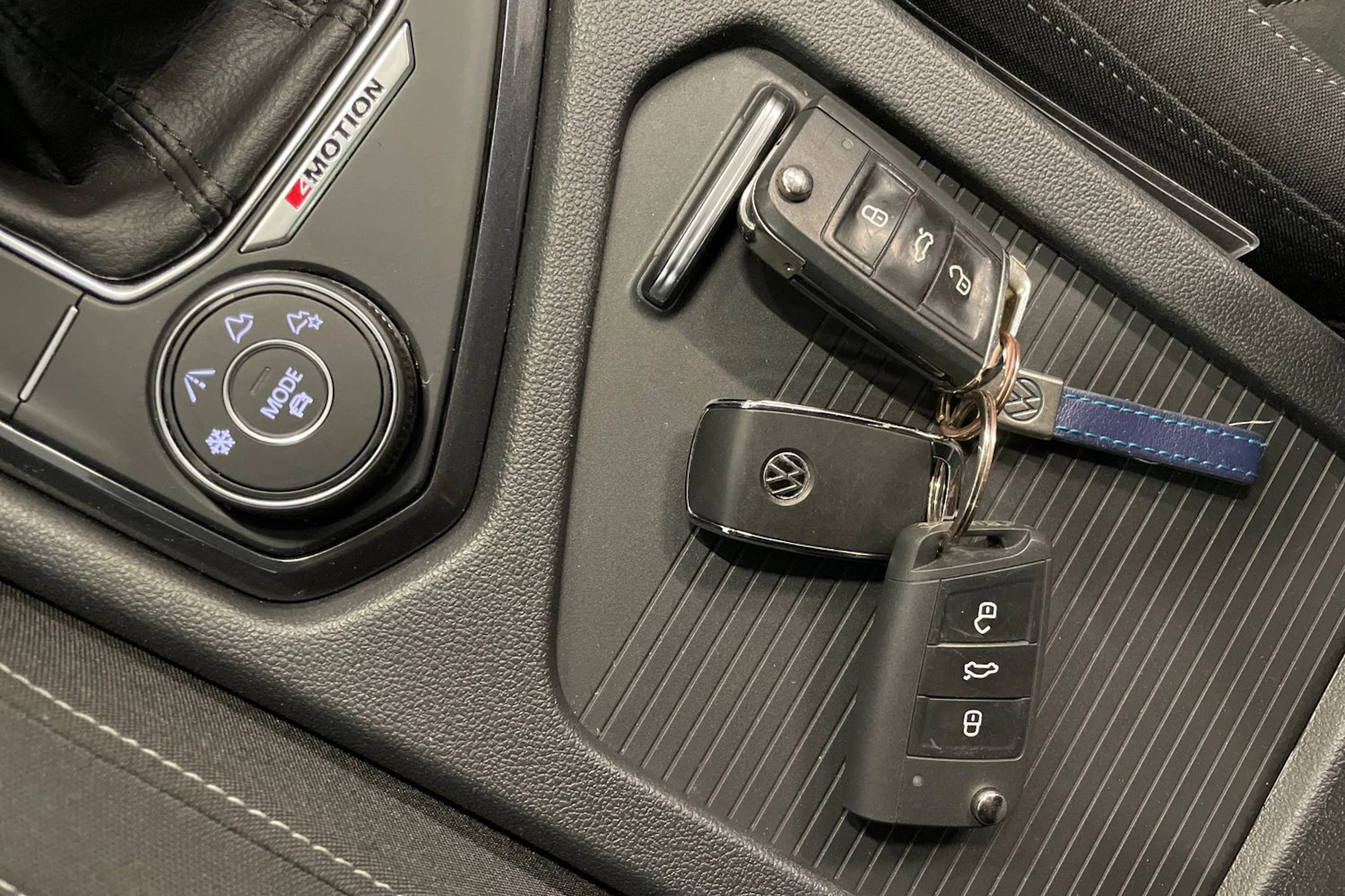 valkoinen Volkswagen Tiguan 2023 kuva 13.