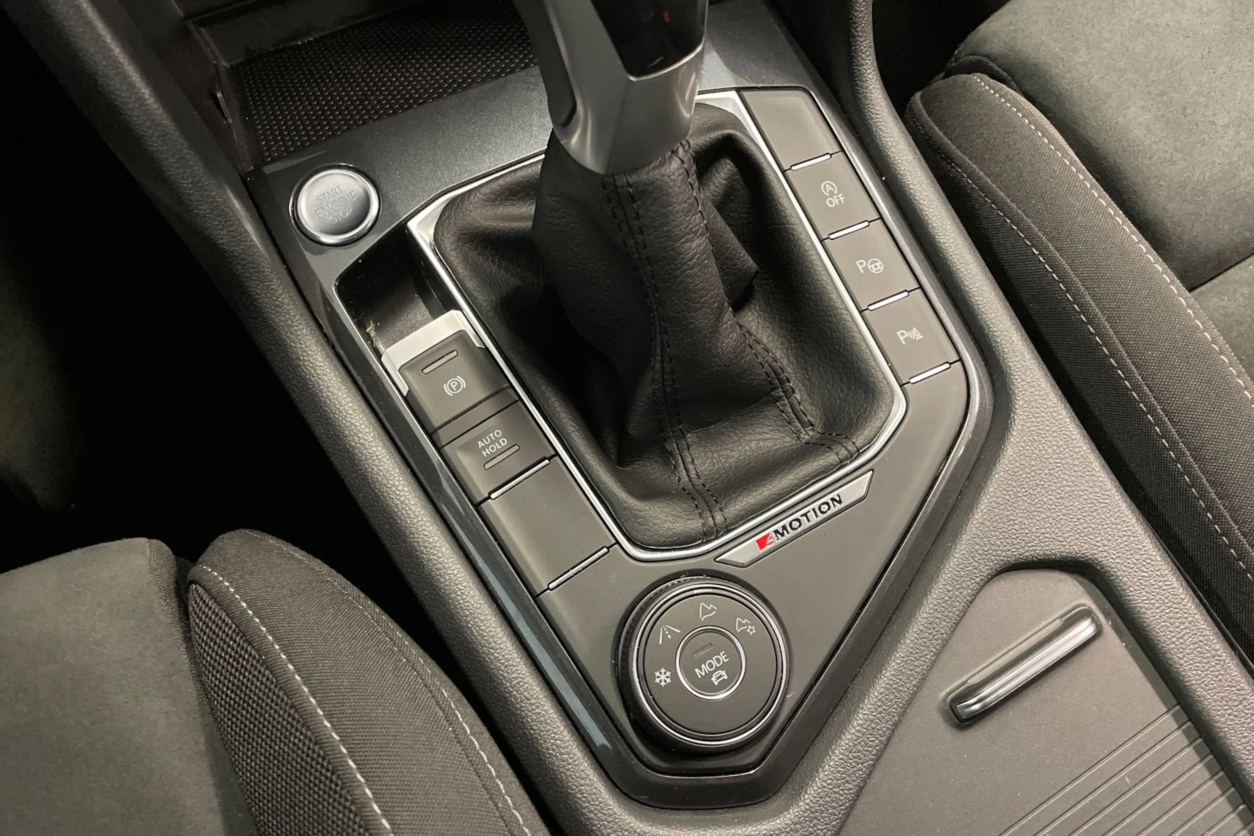 valkoinen Volkswagen Tiguan 2023 kuva 20.