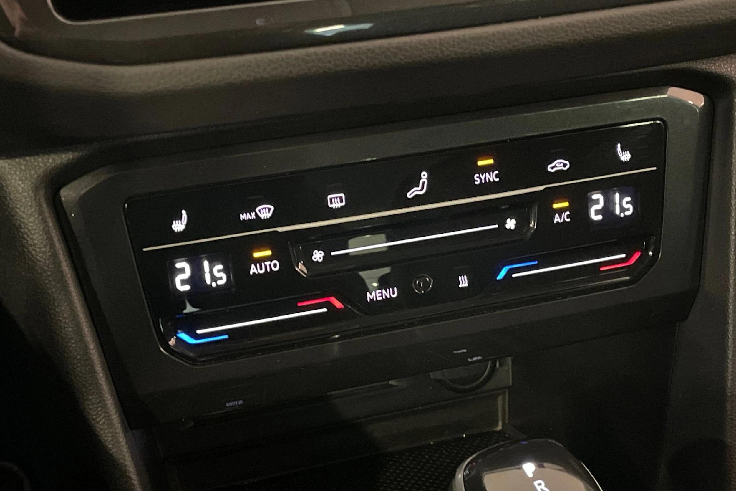 valkoinen Volkswagen Tiguan 2023 kuva 21.
