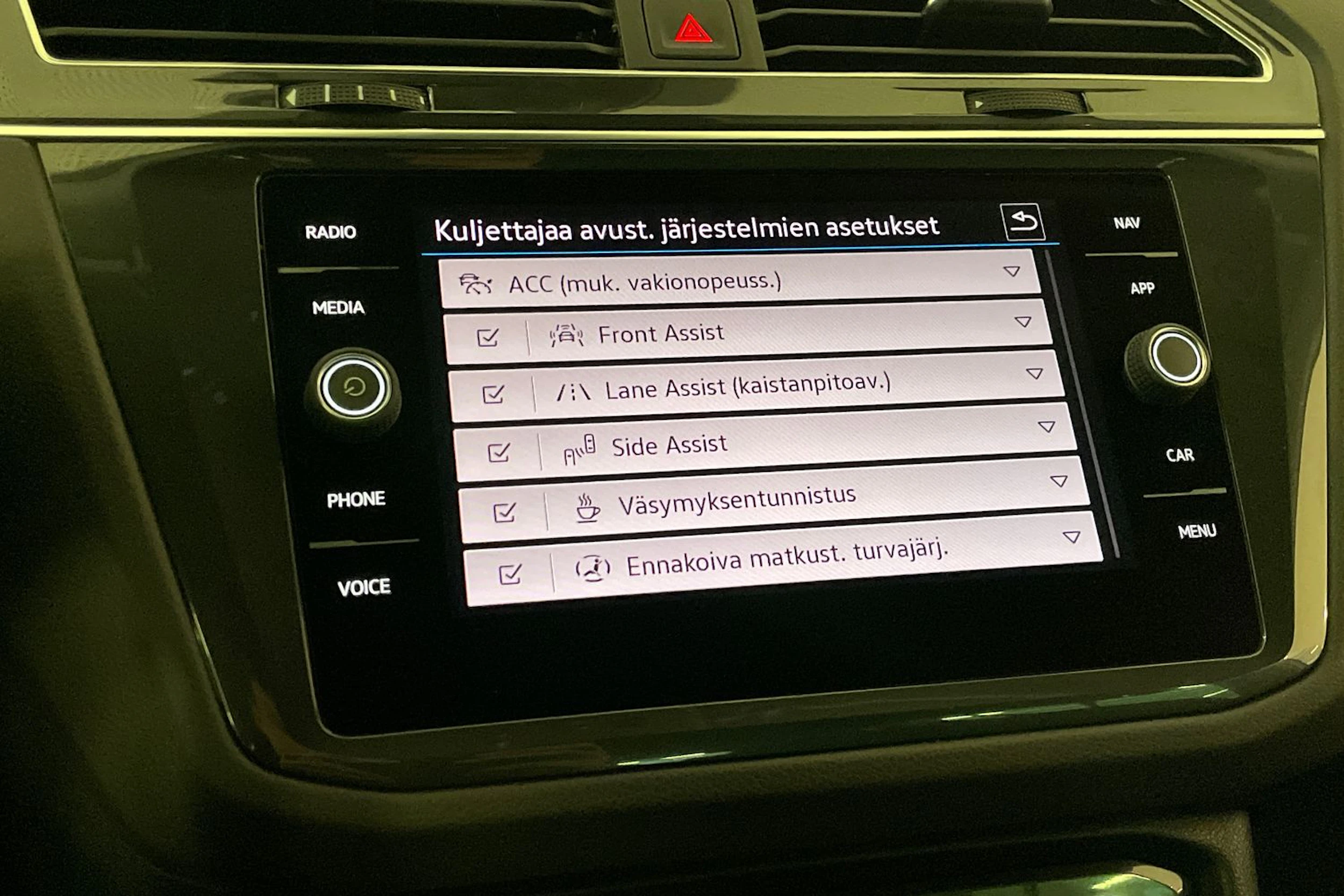 valkoinen Volkswagen Tiguan 2023 kuva 24.