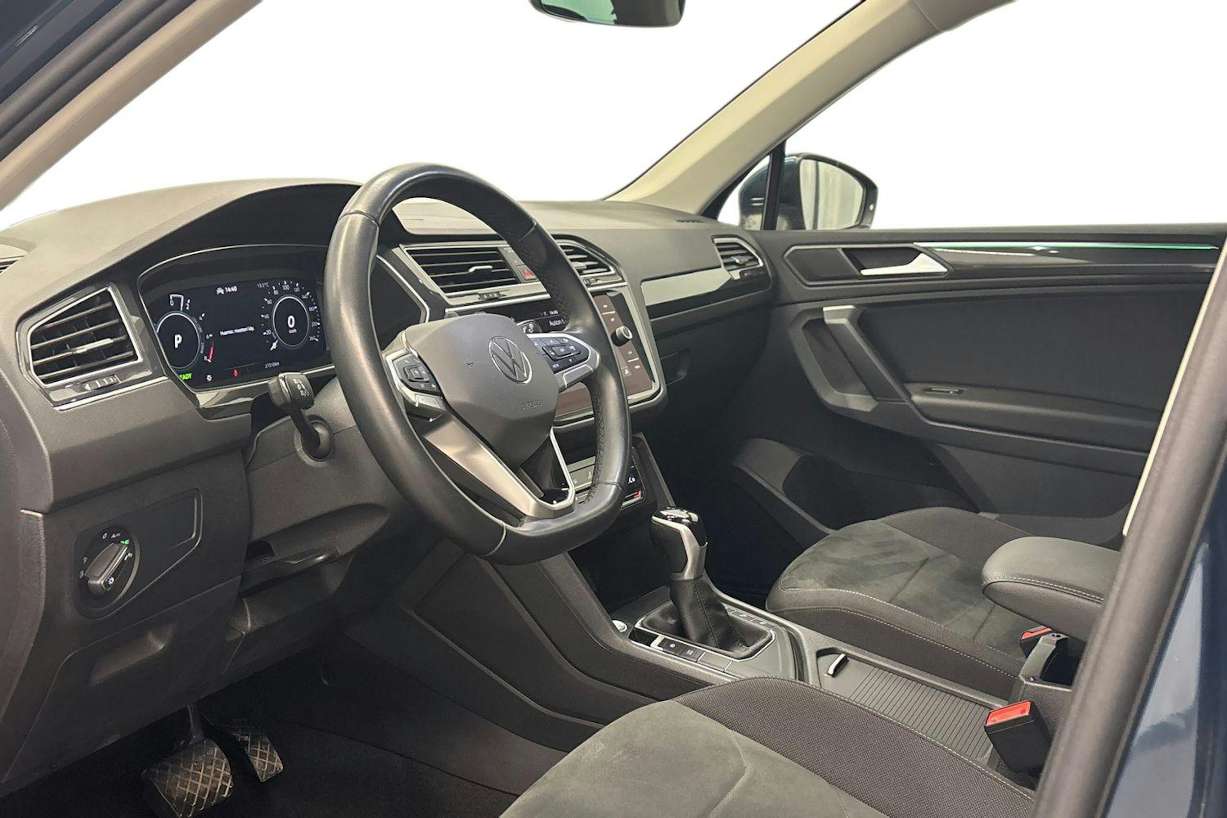 sininen Volkswagen Tiguan 2023 kuva 7.