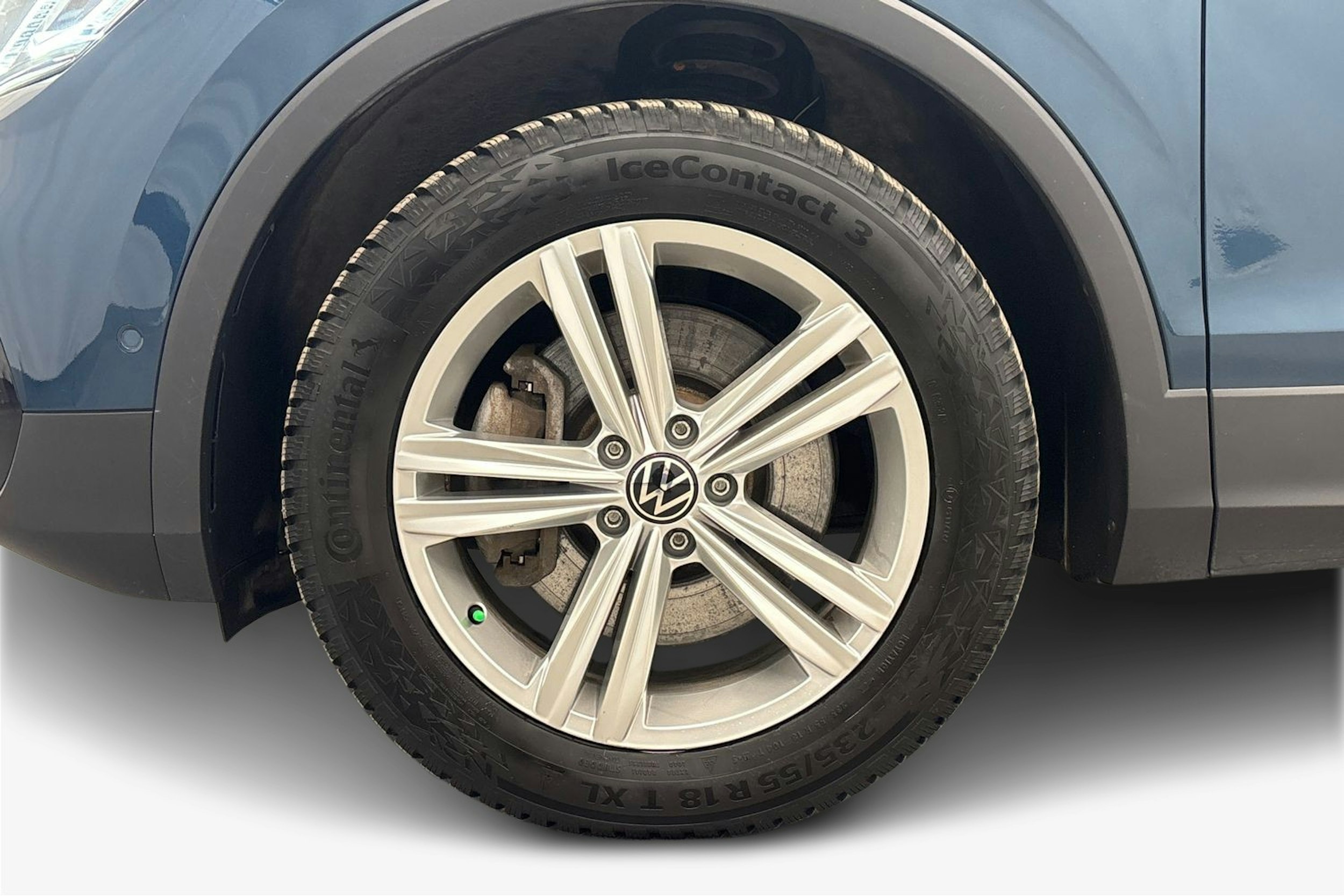 sininen Volkswagen Tiguan 2023 kuva 11.