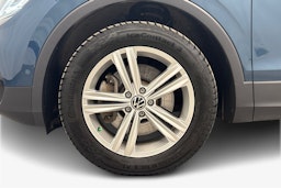 sininen Volkswagen Tiguan 2023 kuva 11.