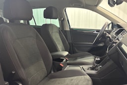 sininen Volkswagen Tiguan 2023 kuva 14.