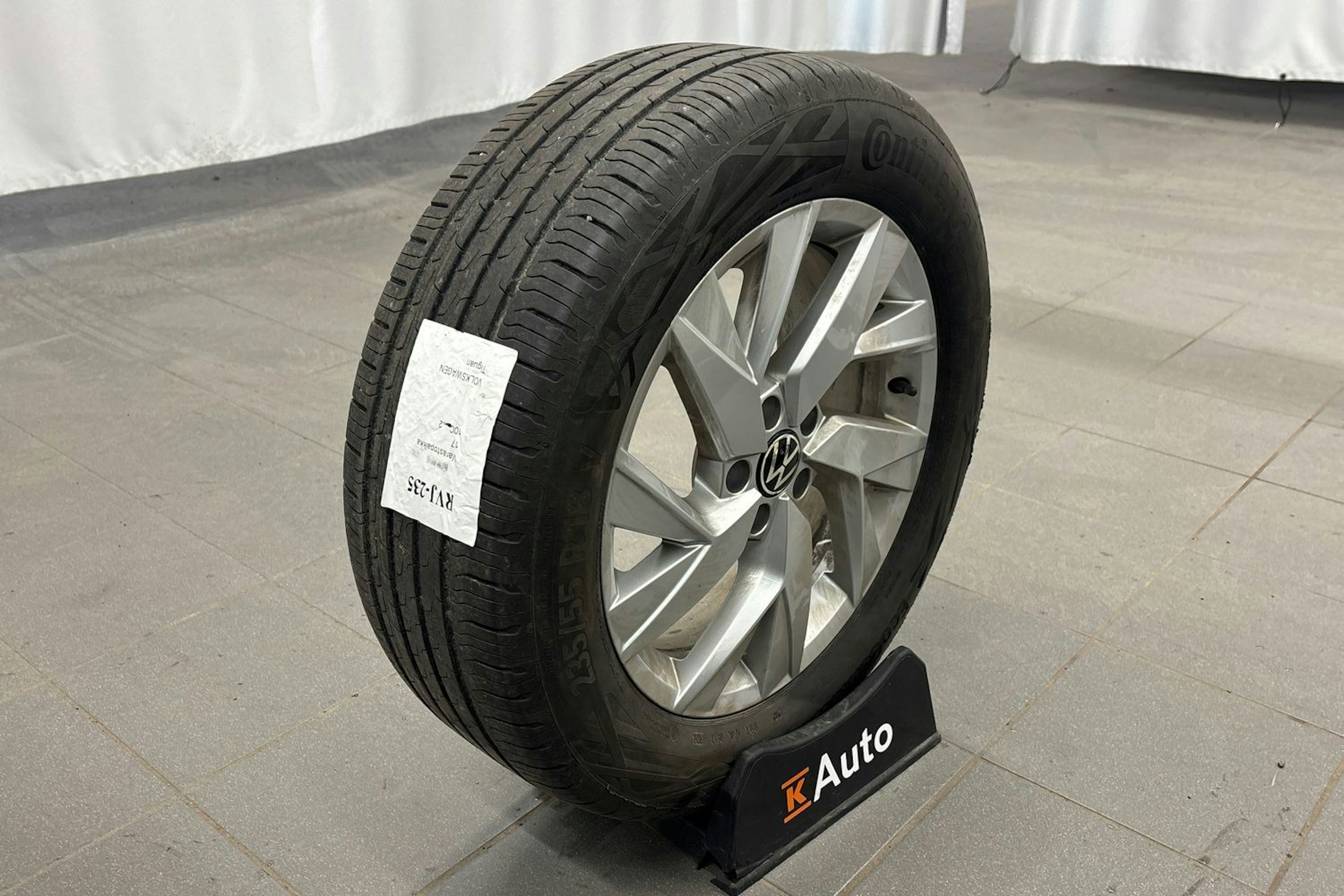 sininen Volkswagen Tiguan 2023 kuva 16.