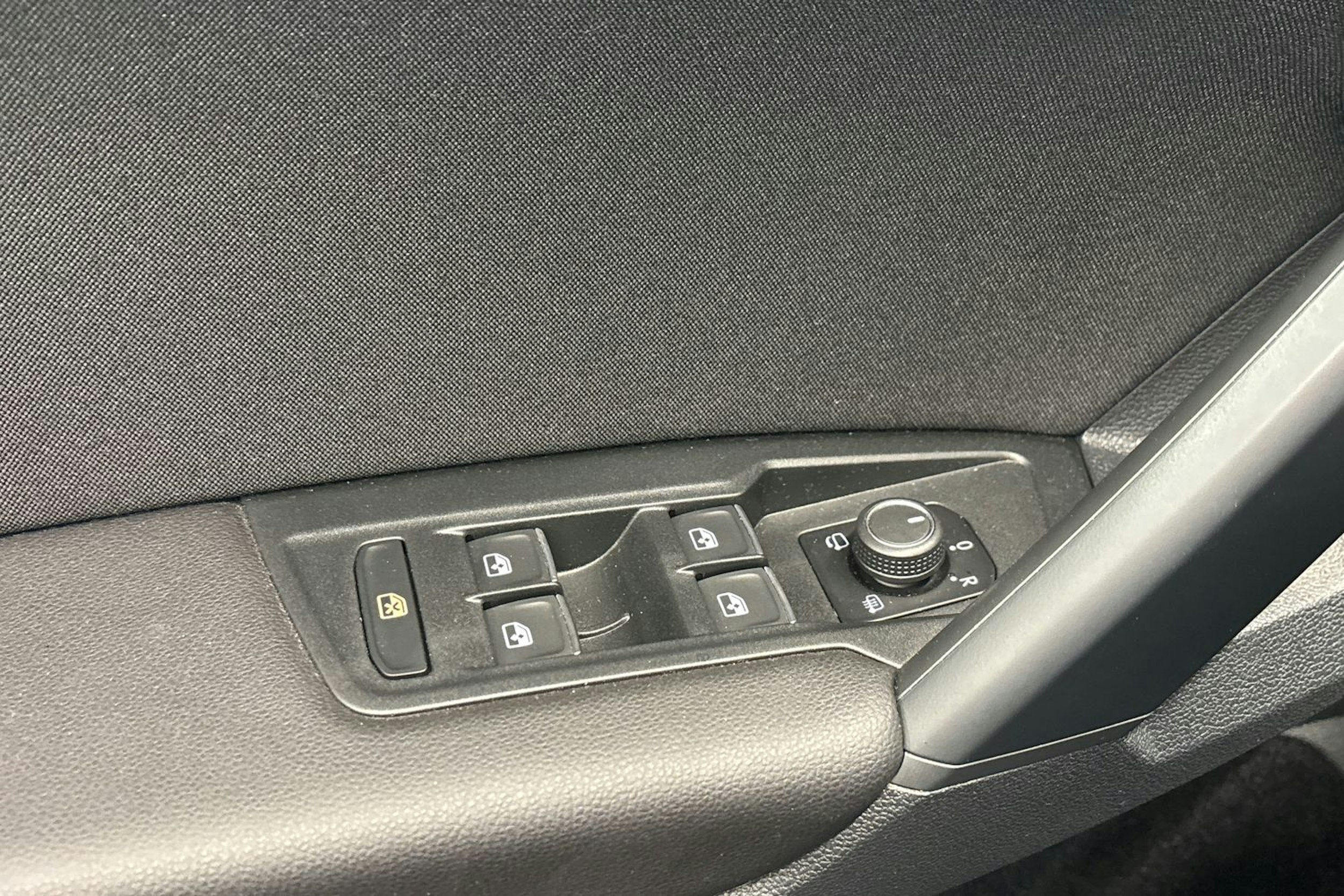 sininen Volkswagen Tiguan 2023 kuva 18.