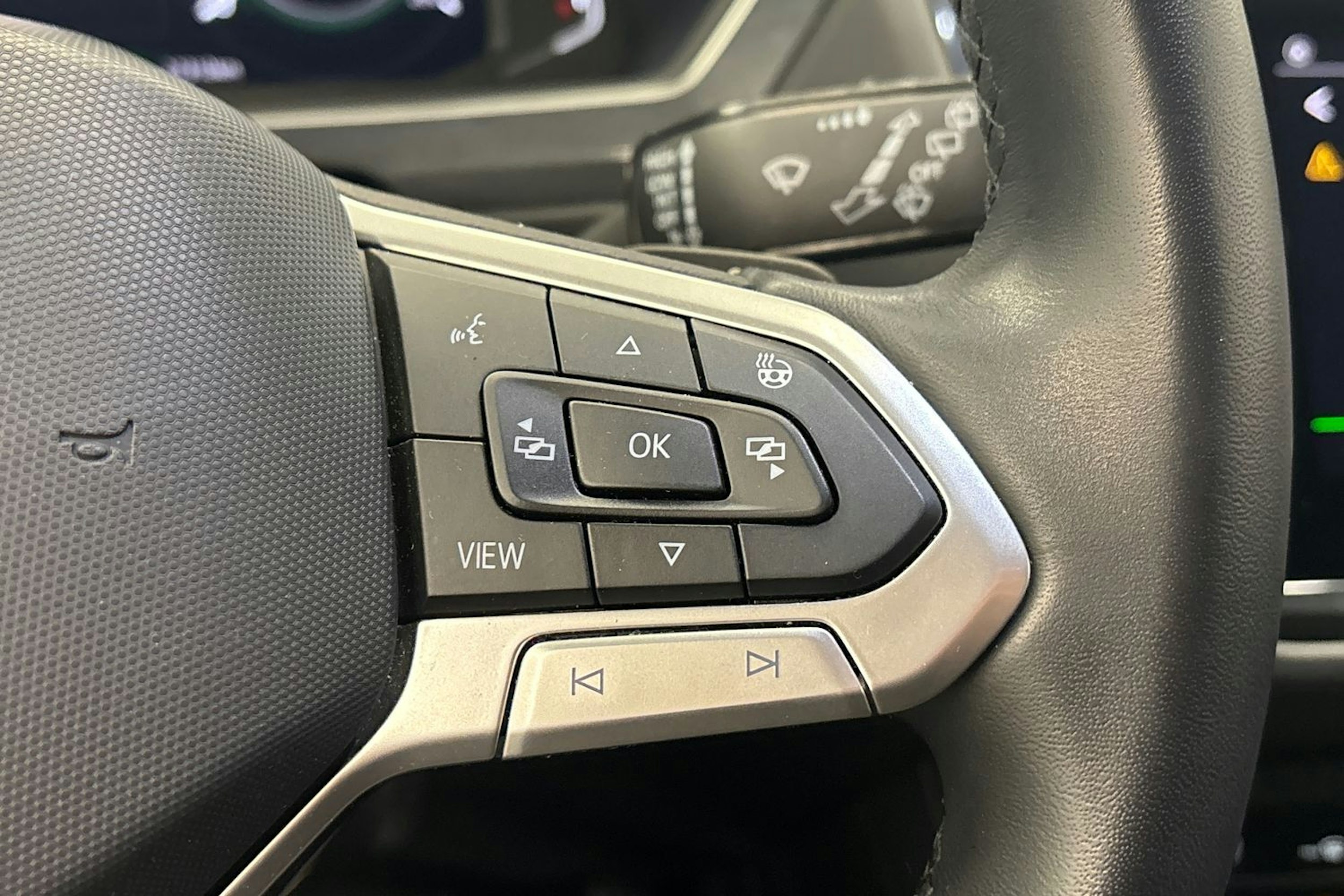 sininen Volkswagen Tiguan 2023 kuva 21.